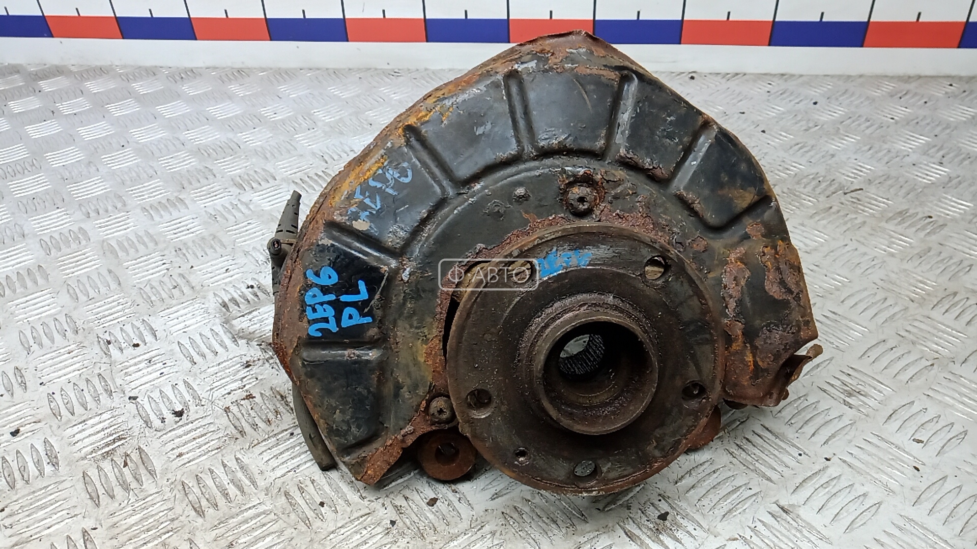 Ступица передняя левая