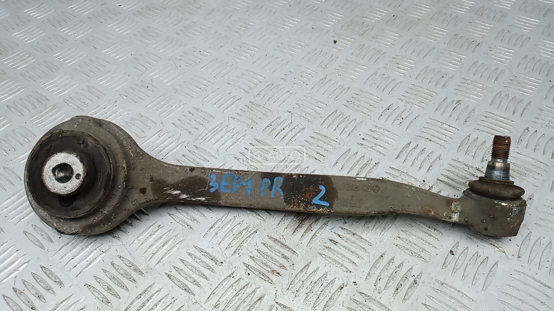 Рычаг передний нижний правый