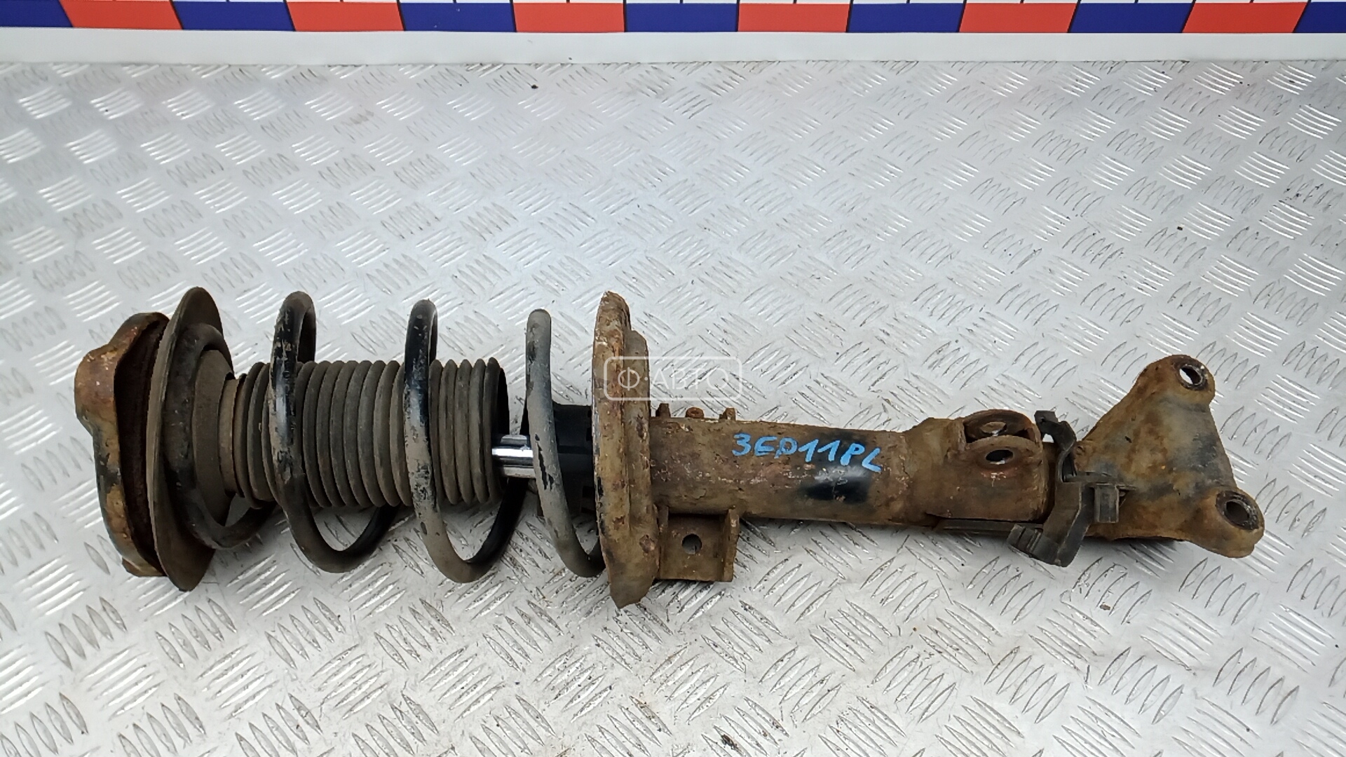 Стойка передняя левая