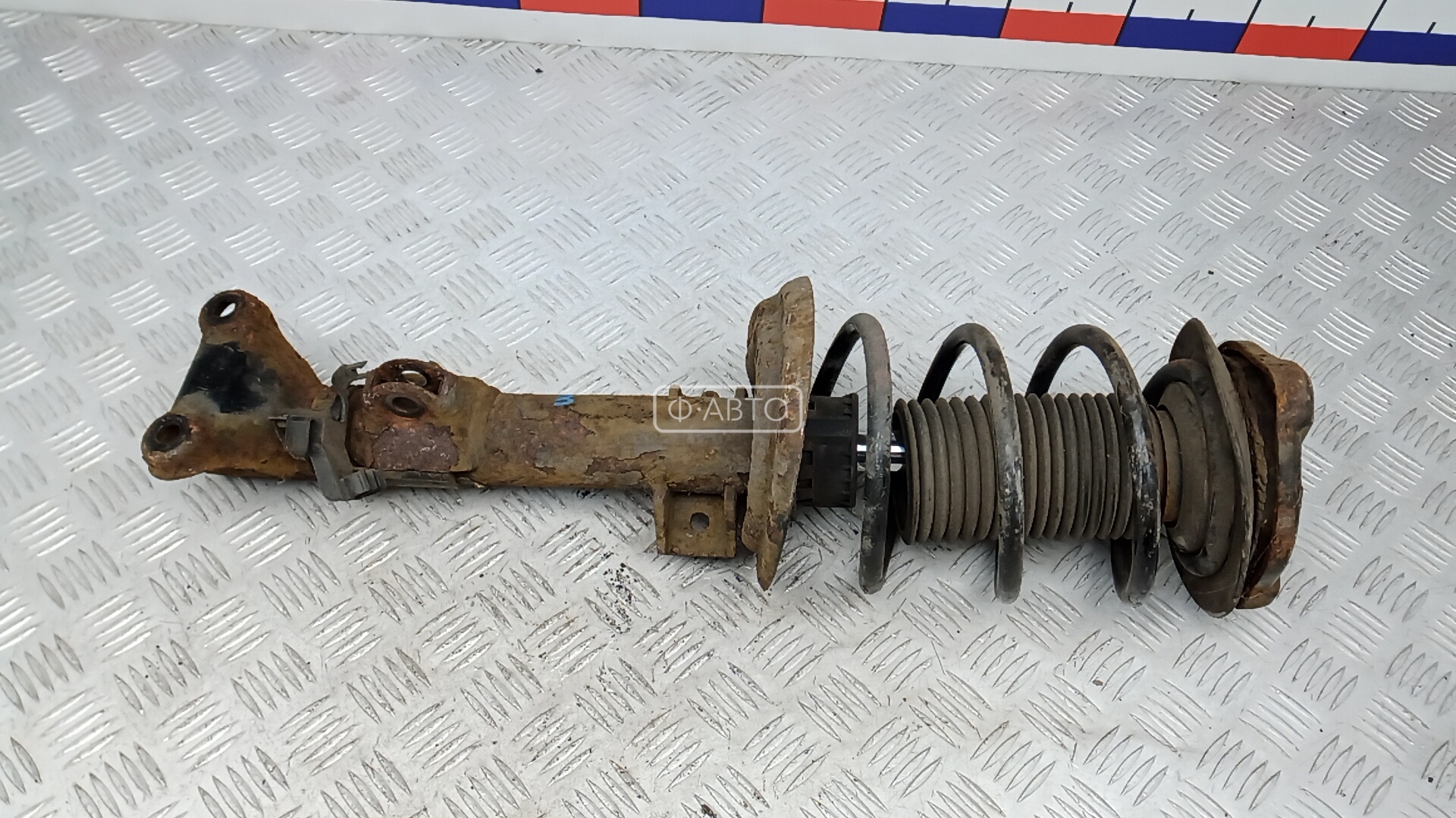 Стойка передняя правая