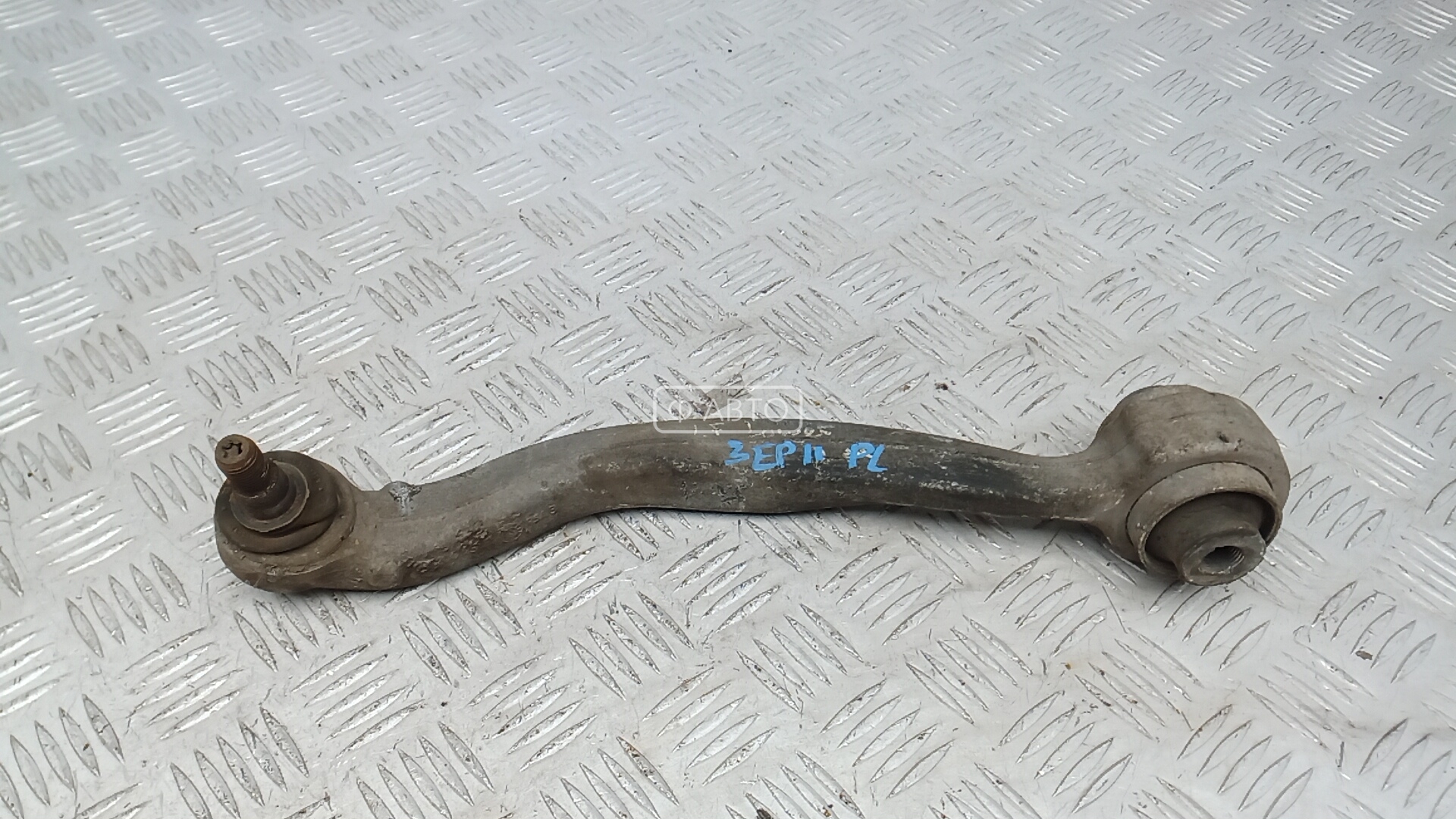 Рычаг передний нижний левый