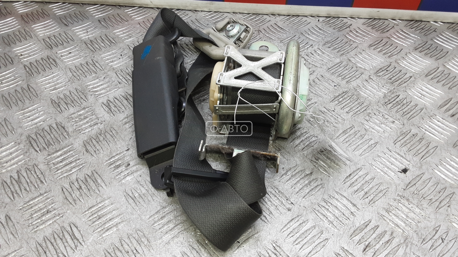 Ремень безопасности с пиропатроном сиденья переднего