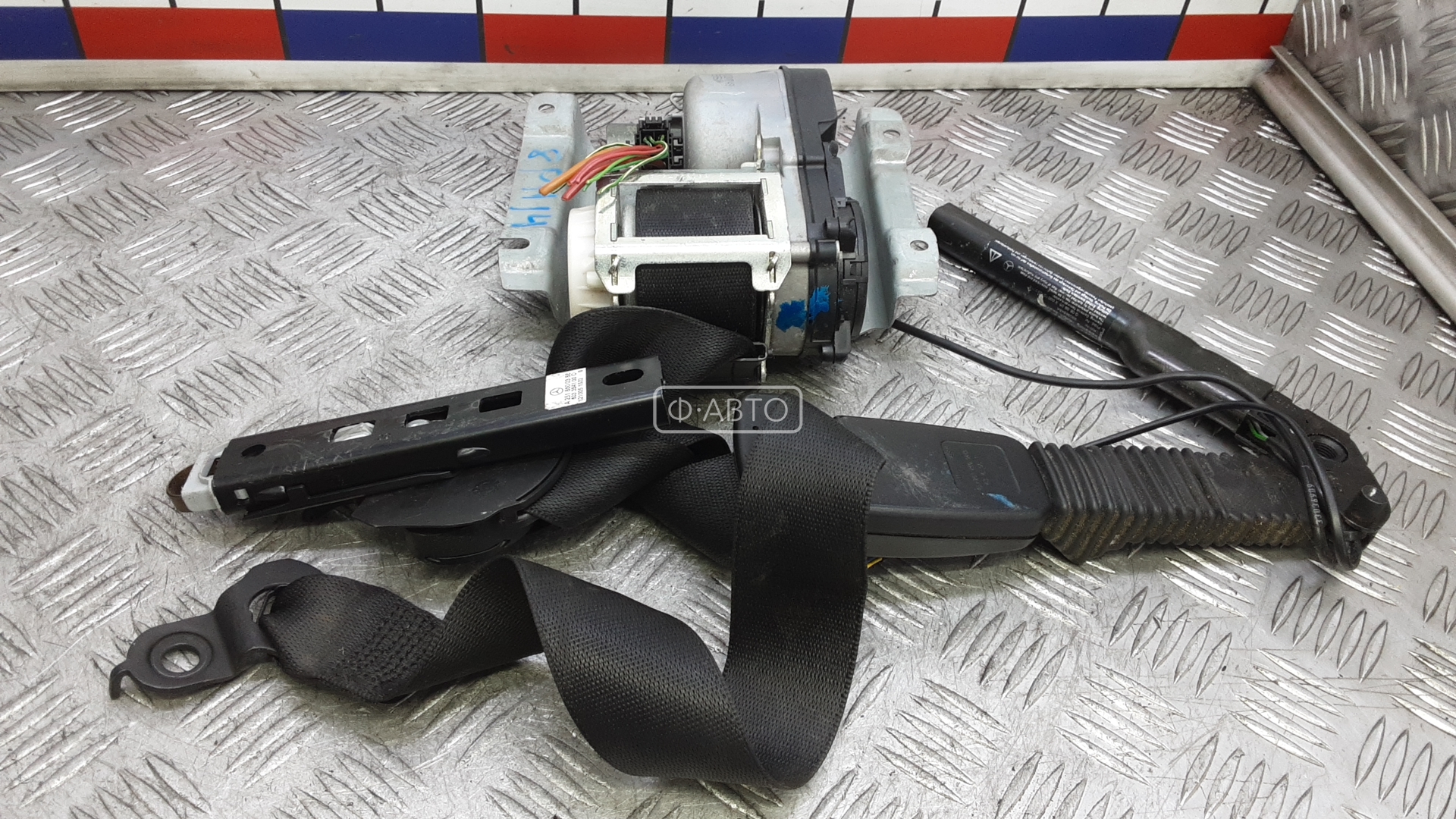 Ремень безопасности с пиропатроном сиденья переднего