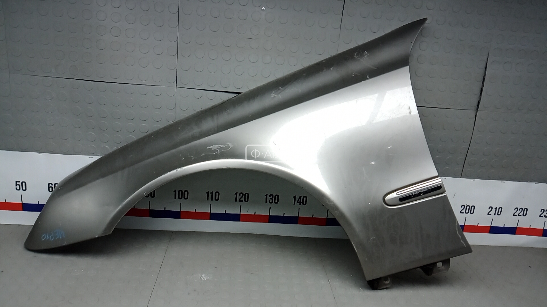 Крыло переднее левое