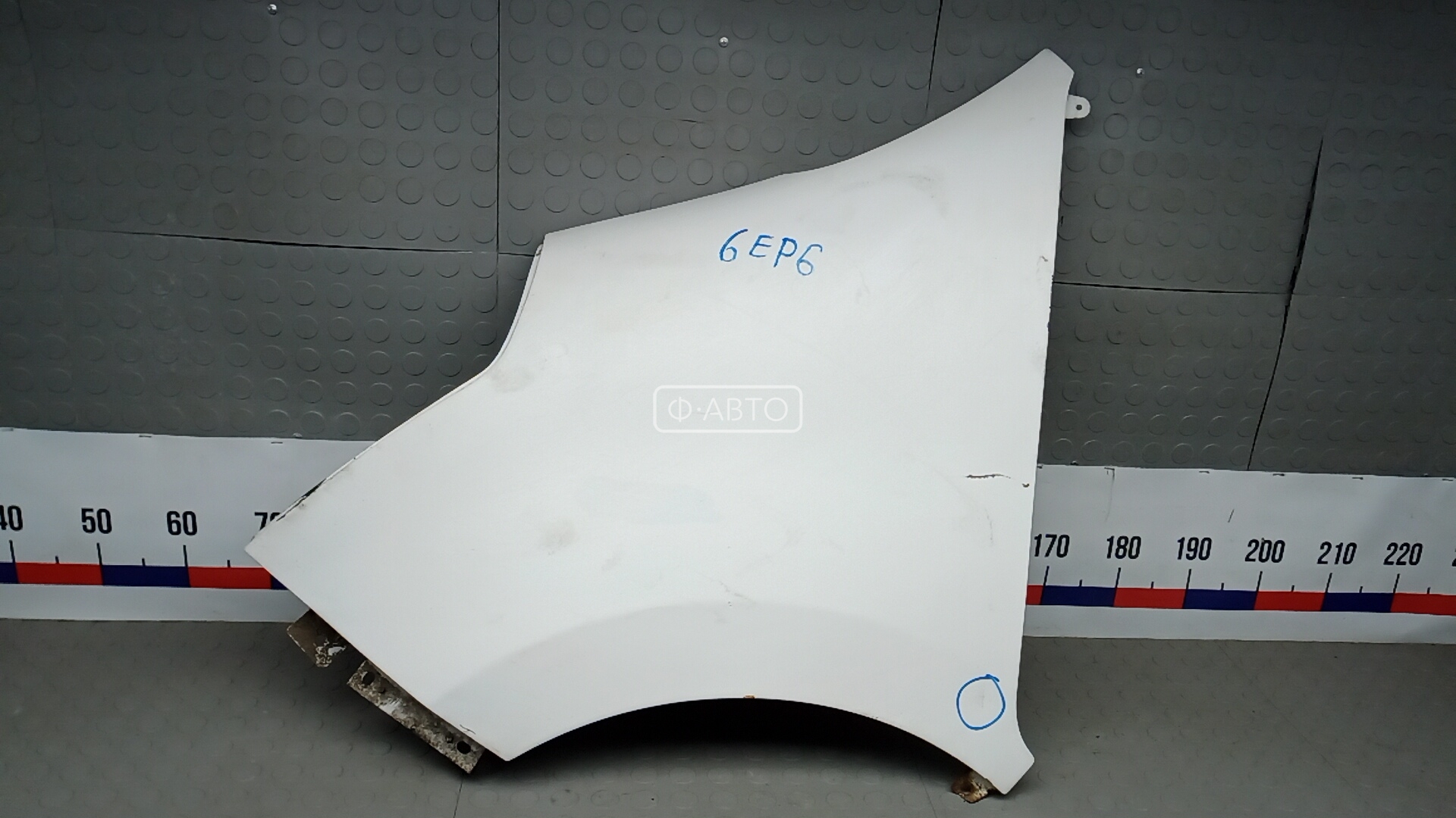 Крыло переднее левое