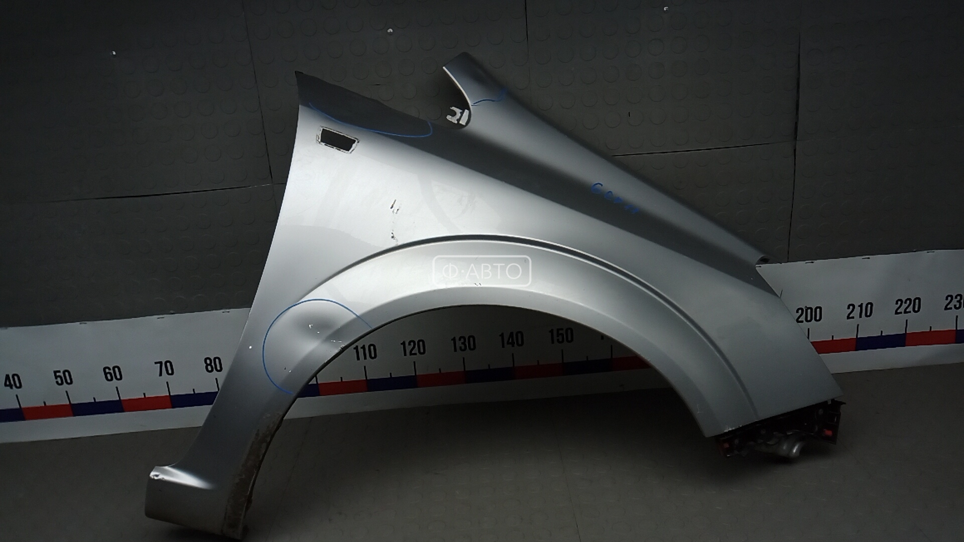 Крыло переднее правое