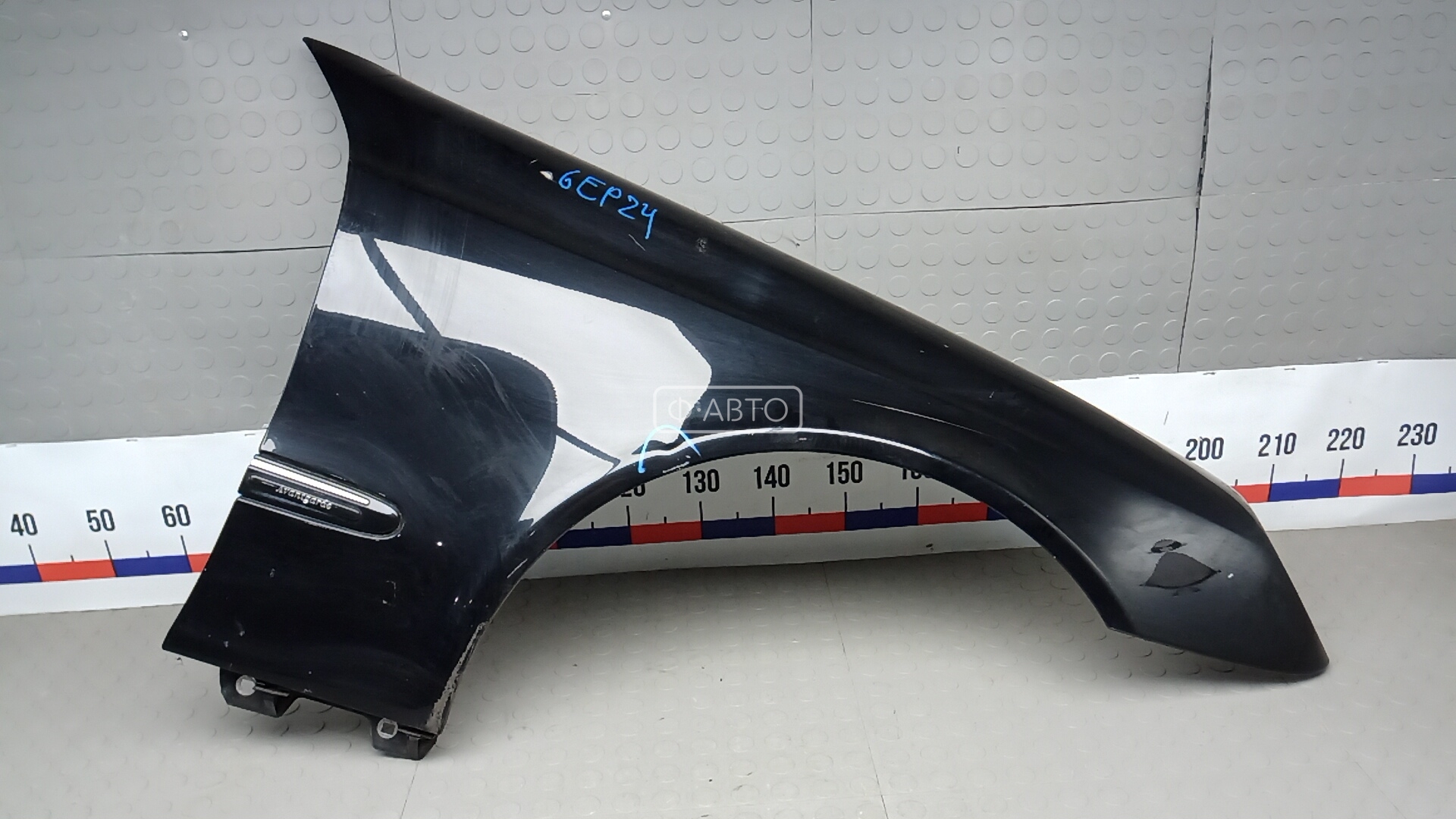 Крыло переднее правое