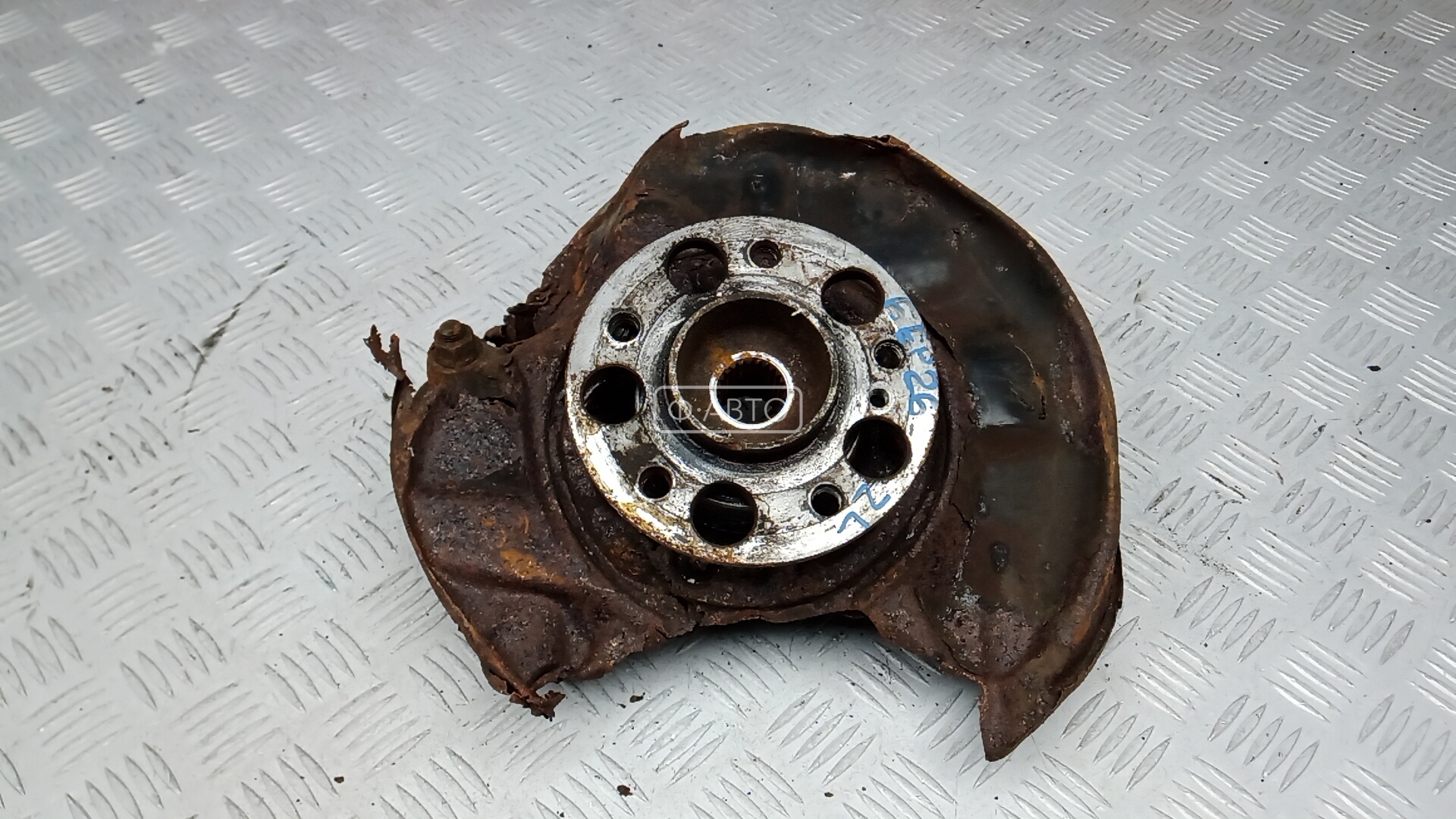 Ступица задняя левая