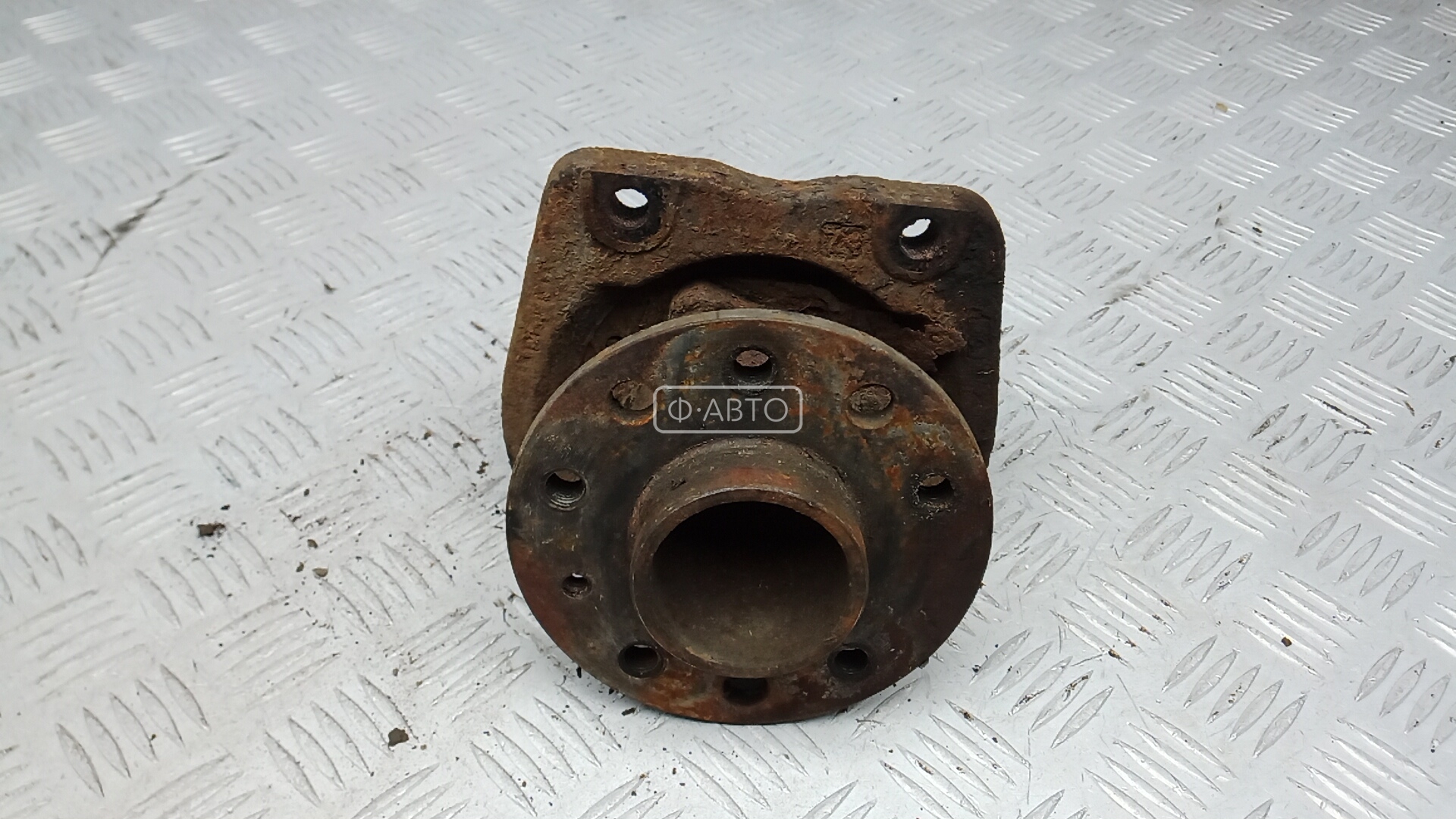 Ступица задняя левая