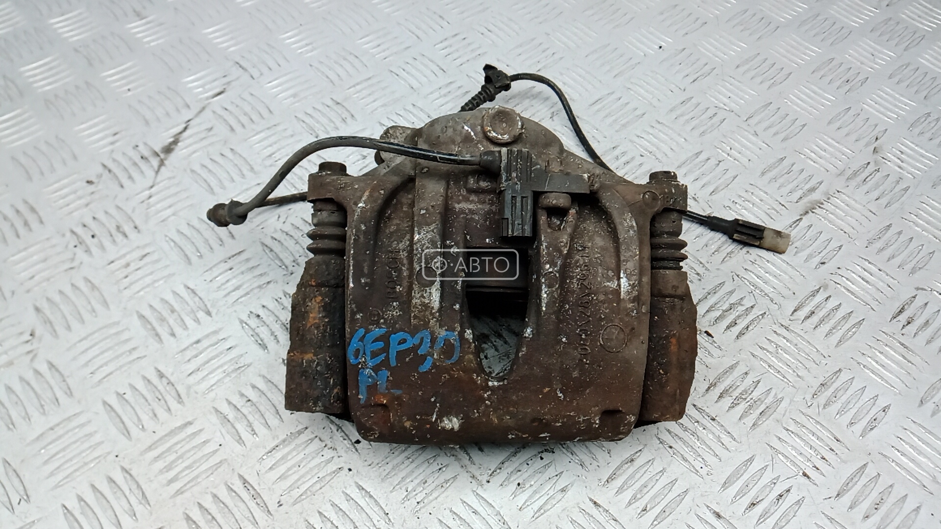 Суппорт тормозной передний левый