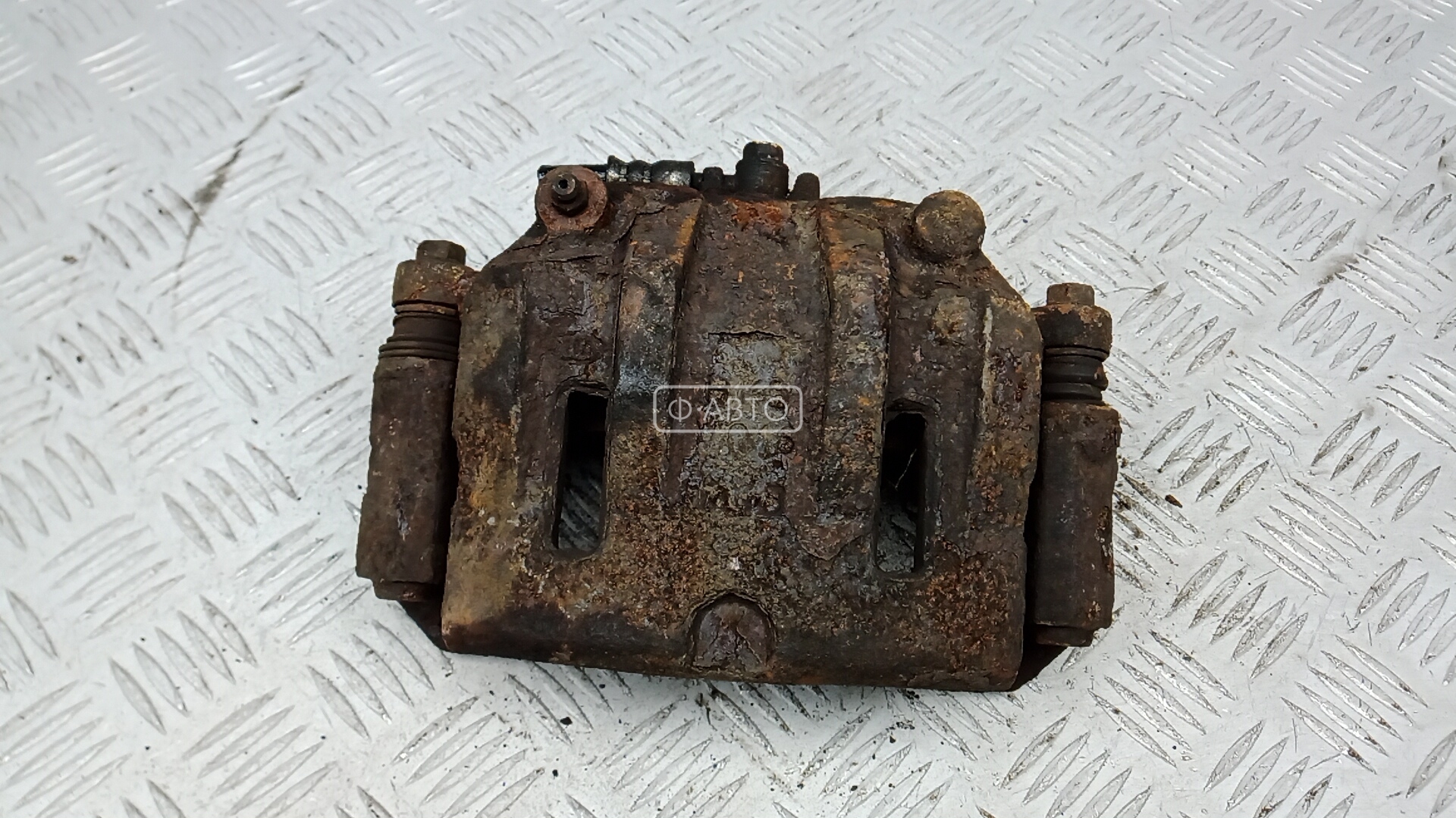 Суппорт тормозной передний левый