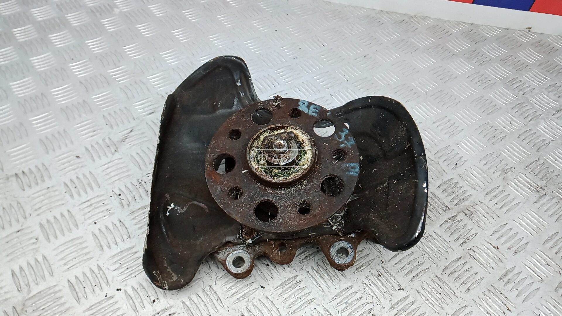 Ступица передняя левая