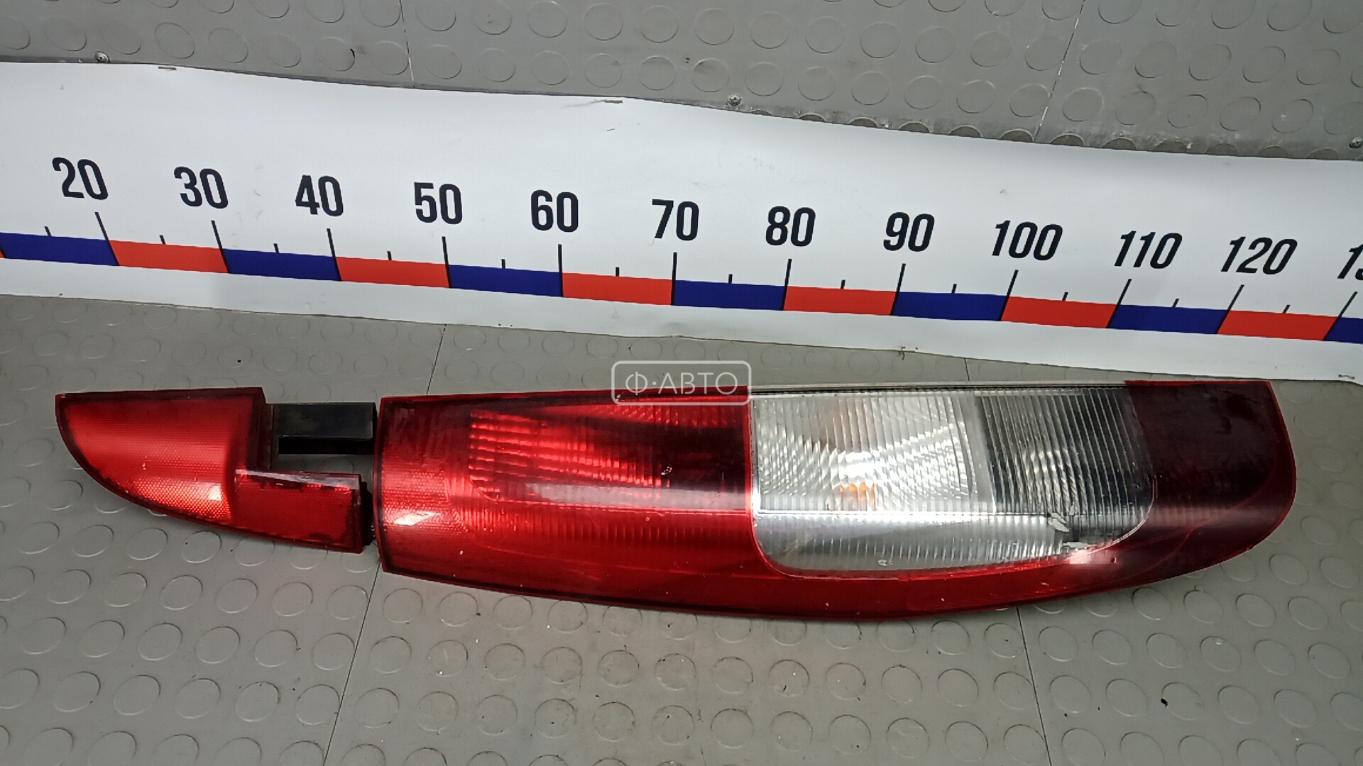 Фонарь задний левый