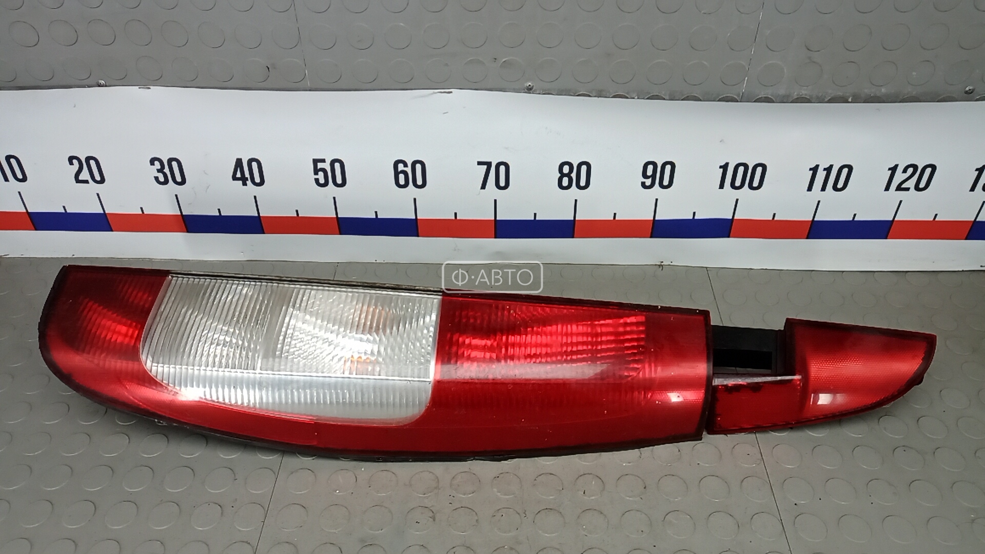 Фонарь задний правый MERCEDES BENZ VITO W639