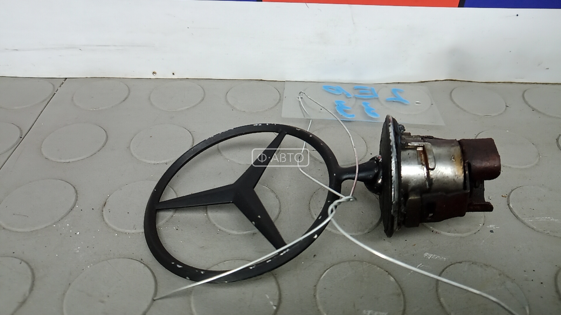 Значок на капот