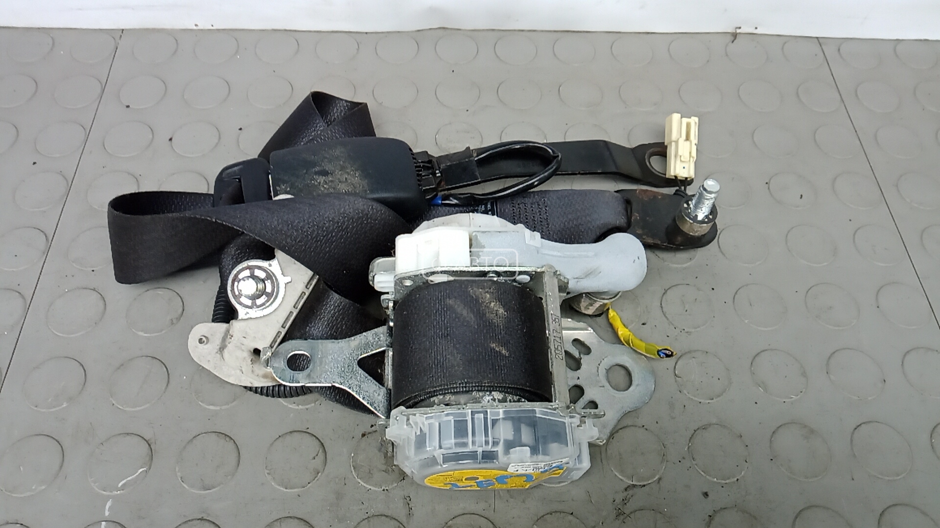 Ремень безопасности с пиропатроном сиденья переднего