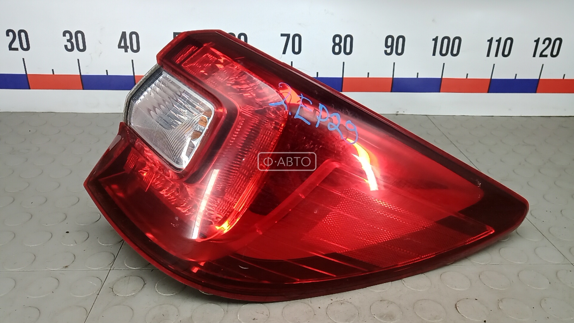 Фонарь задний правый