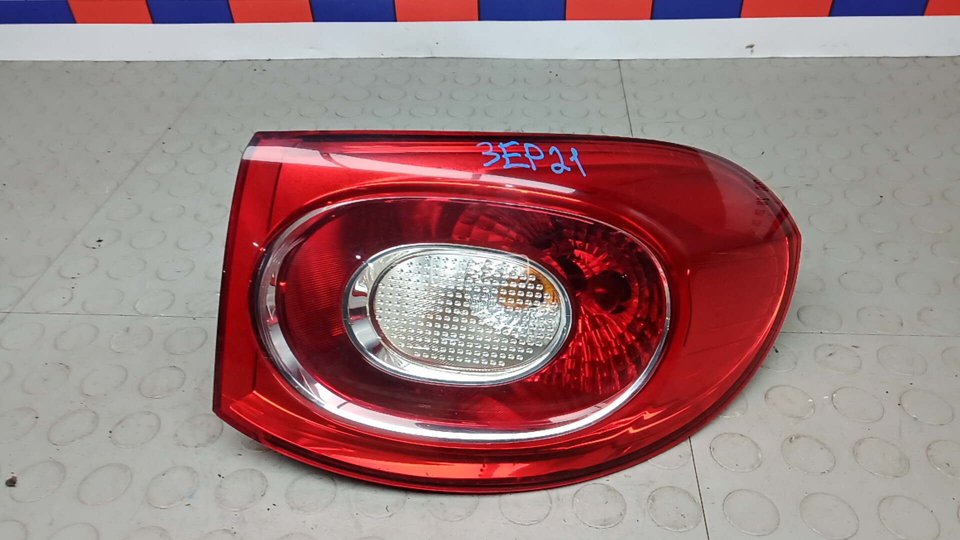 Фонарь задний правый