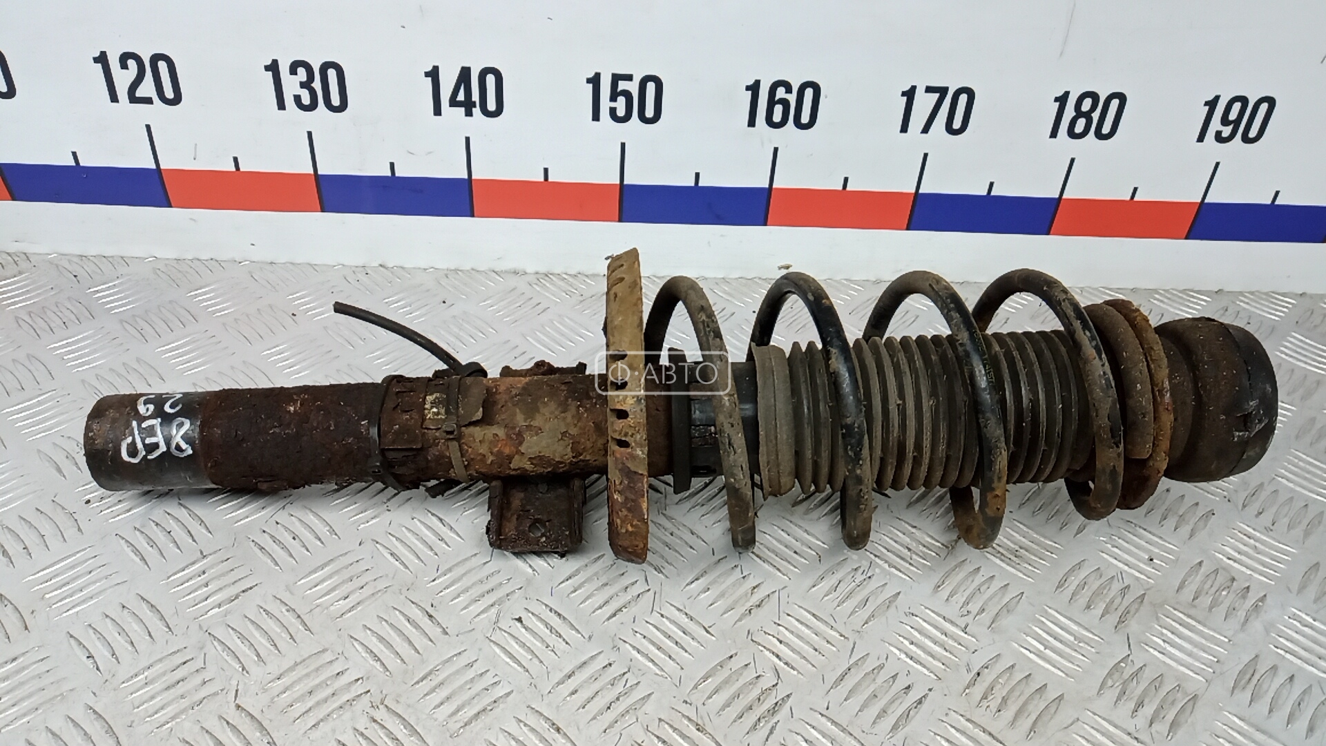 Стойка передняя левая