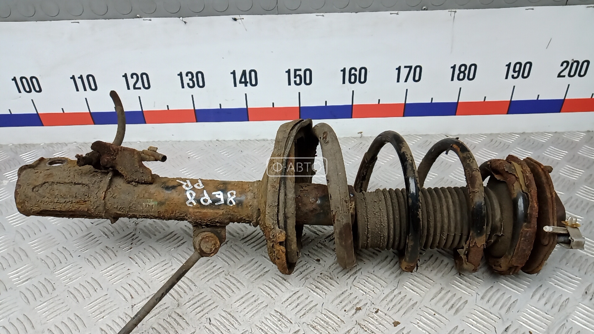 Стойка передняя правая