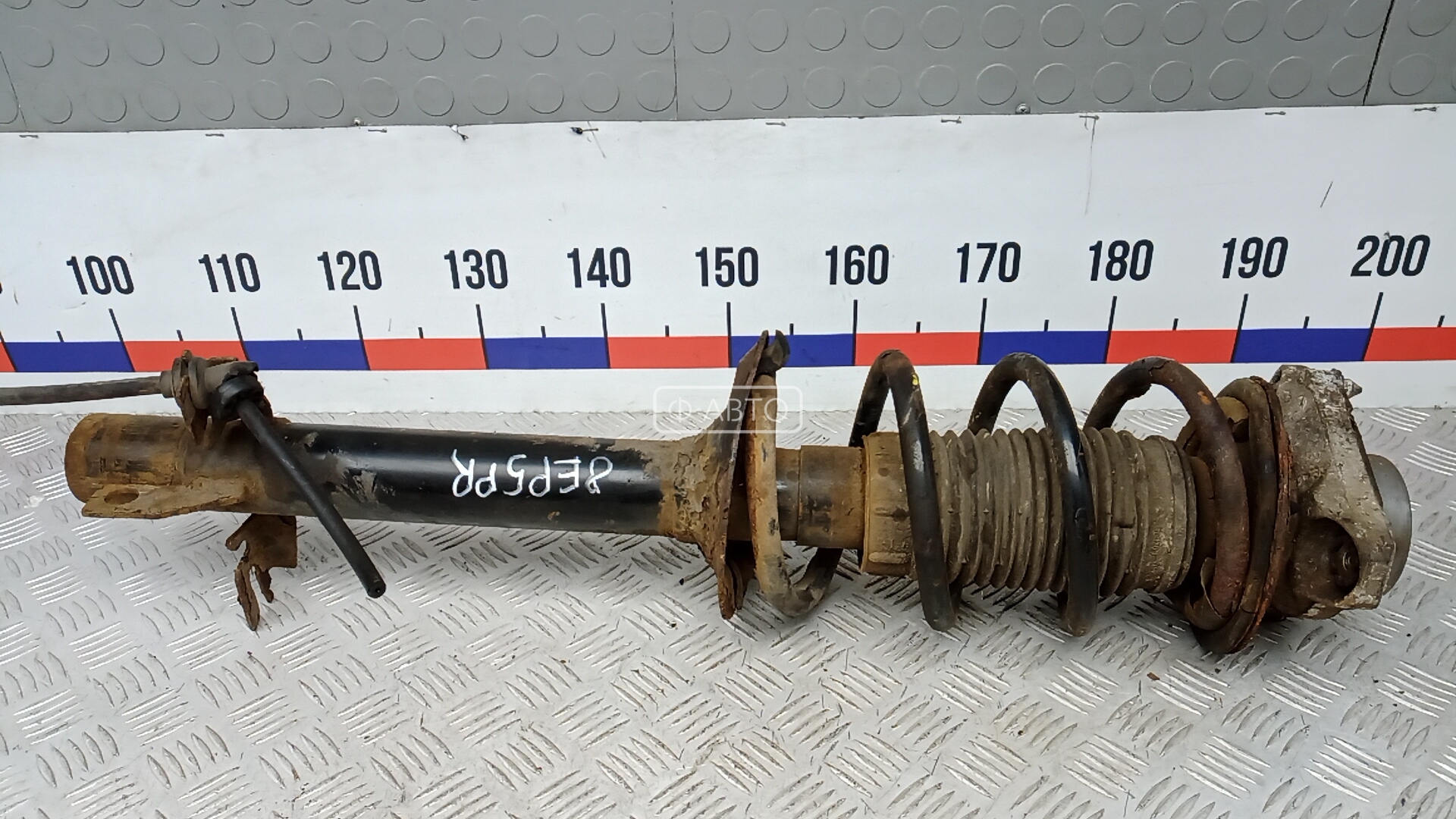 Стойка передняя правая