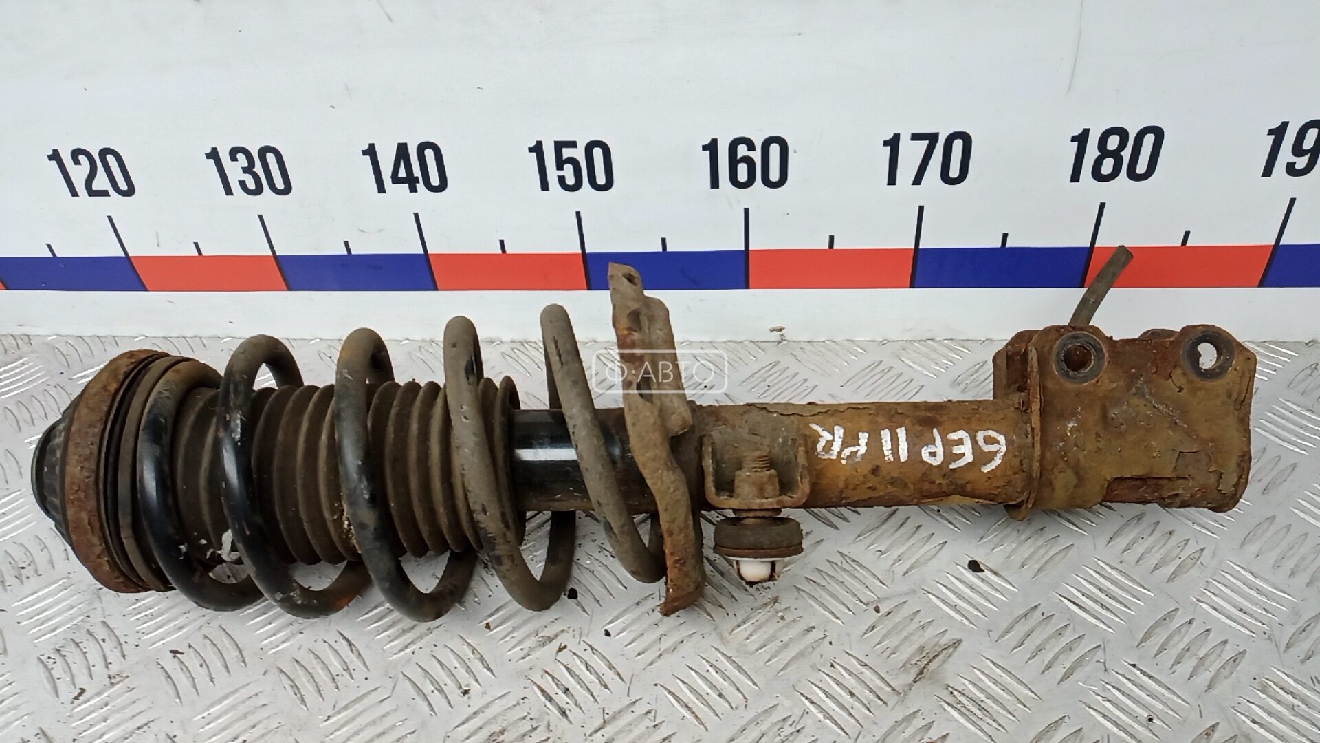 Стойка передняя правая