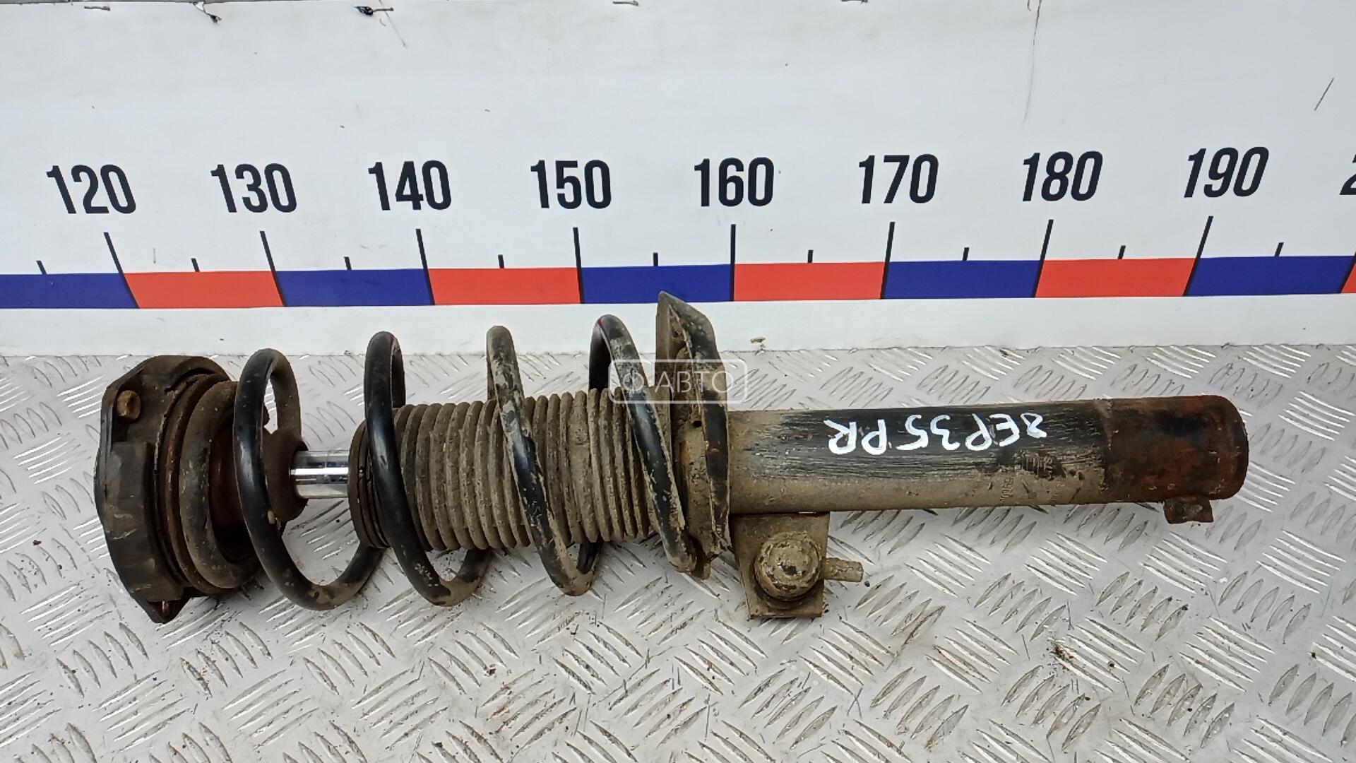 Стойка передняя правая