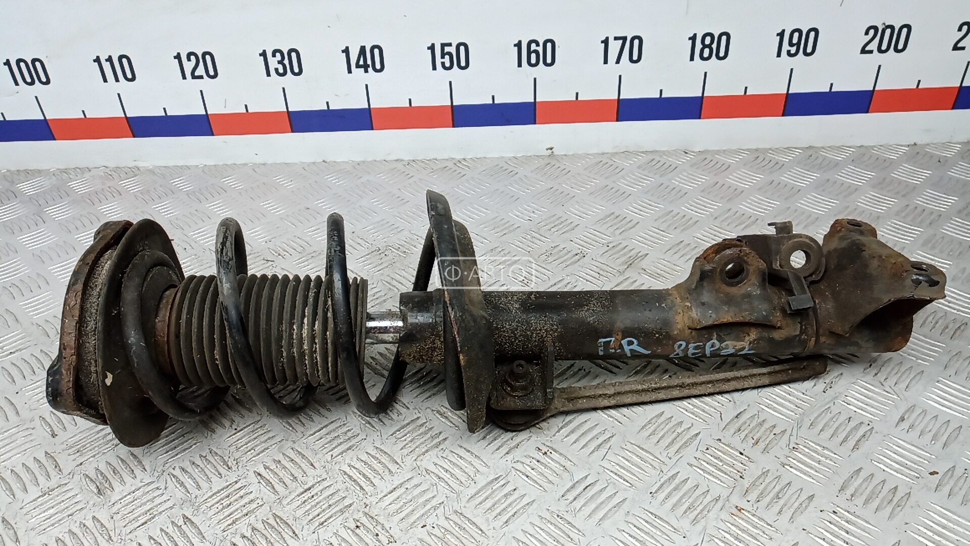 Стойка передняя правая