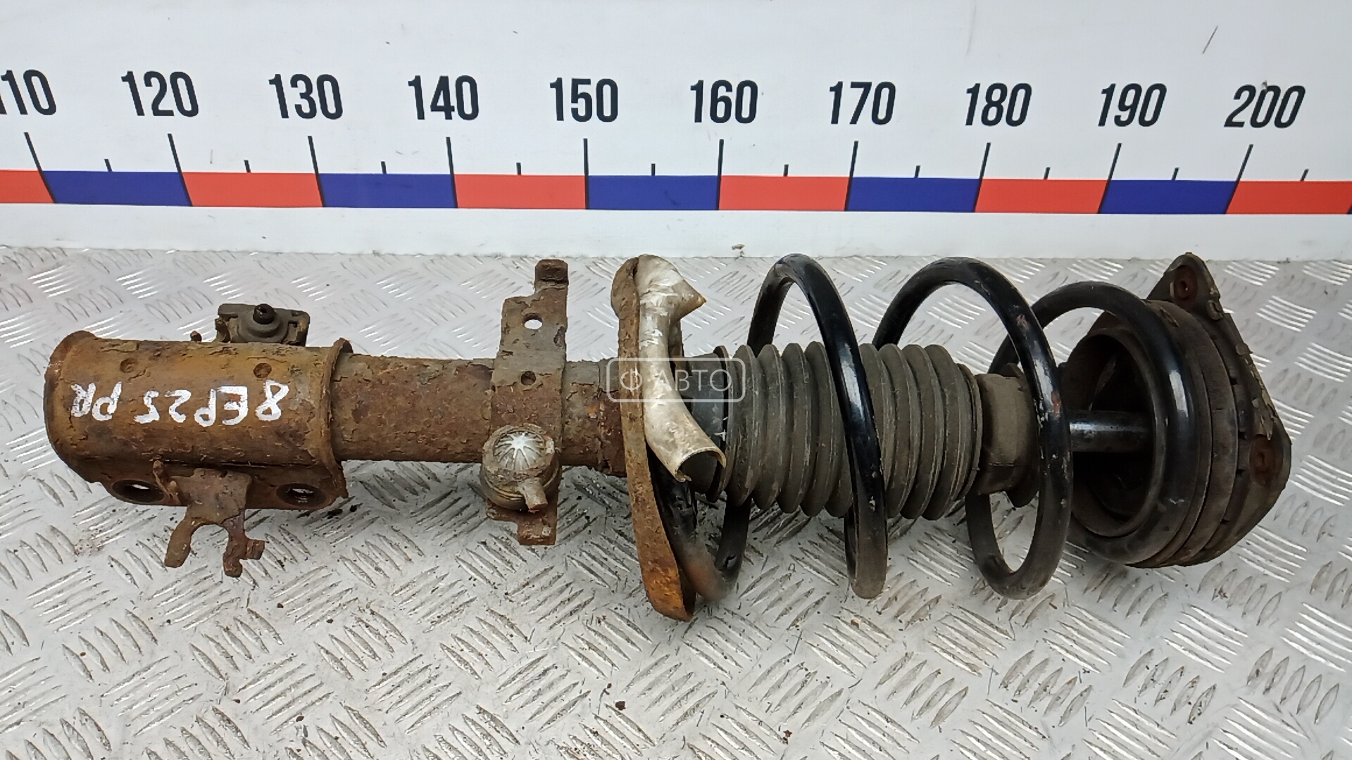 Стойка передняя правая