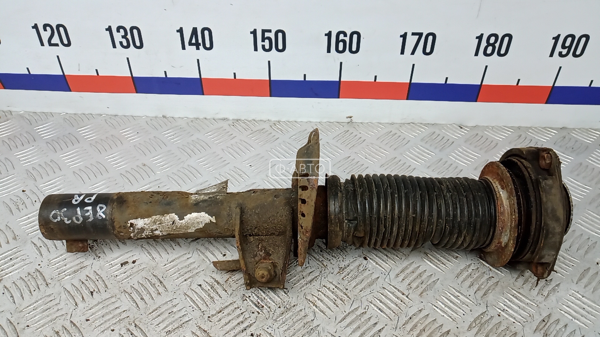 Амортизатор передний правый