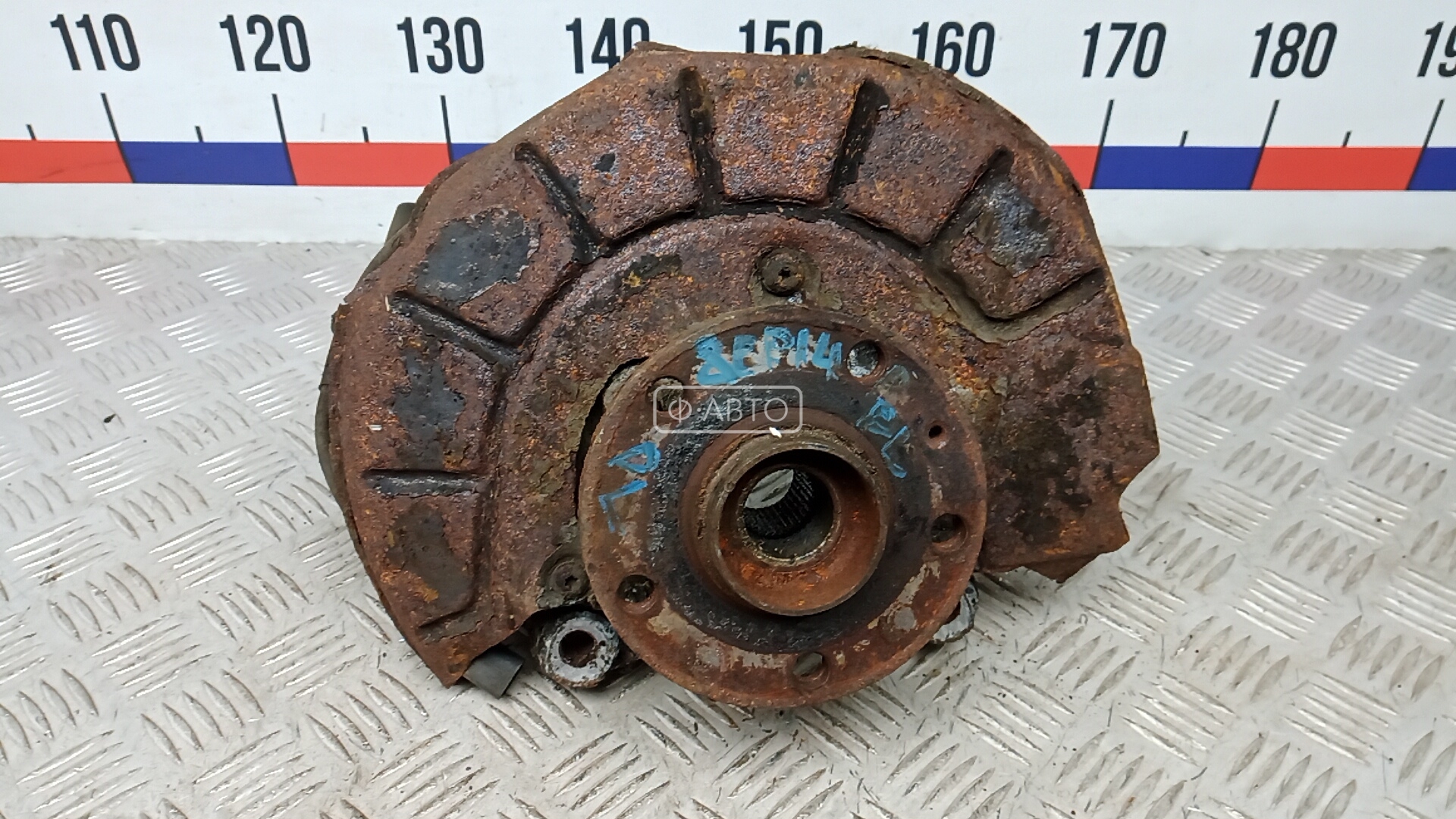 Ступица передняя левая