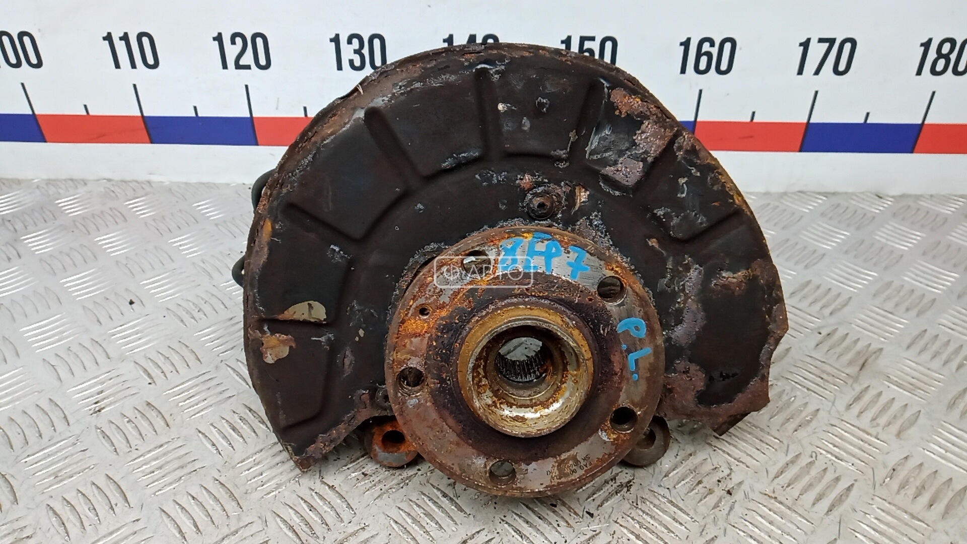 Ступица передняя левая