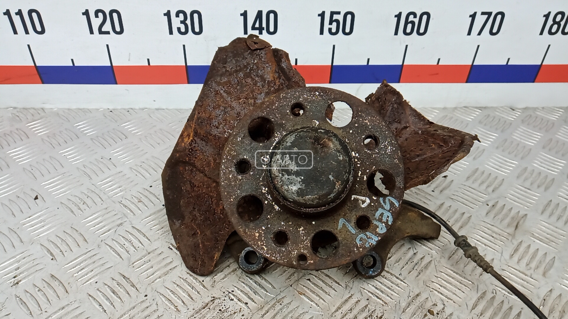 Ступица передняя левая MERCEDES BENZ C-CLASS W203