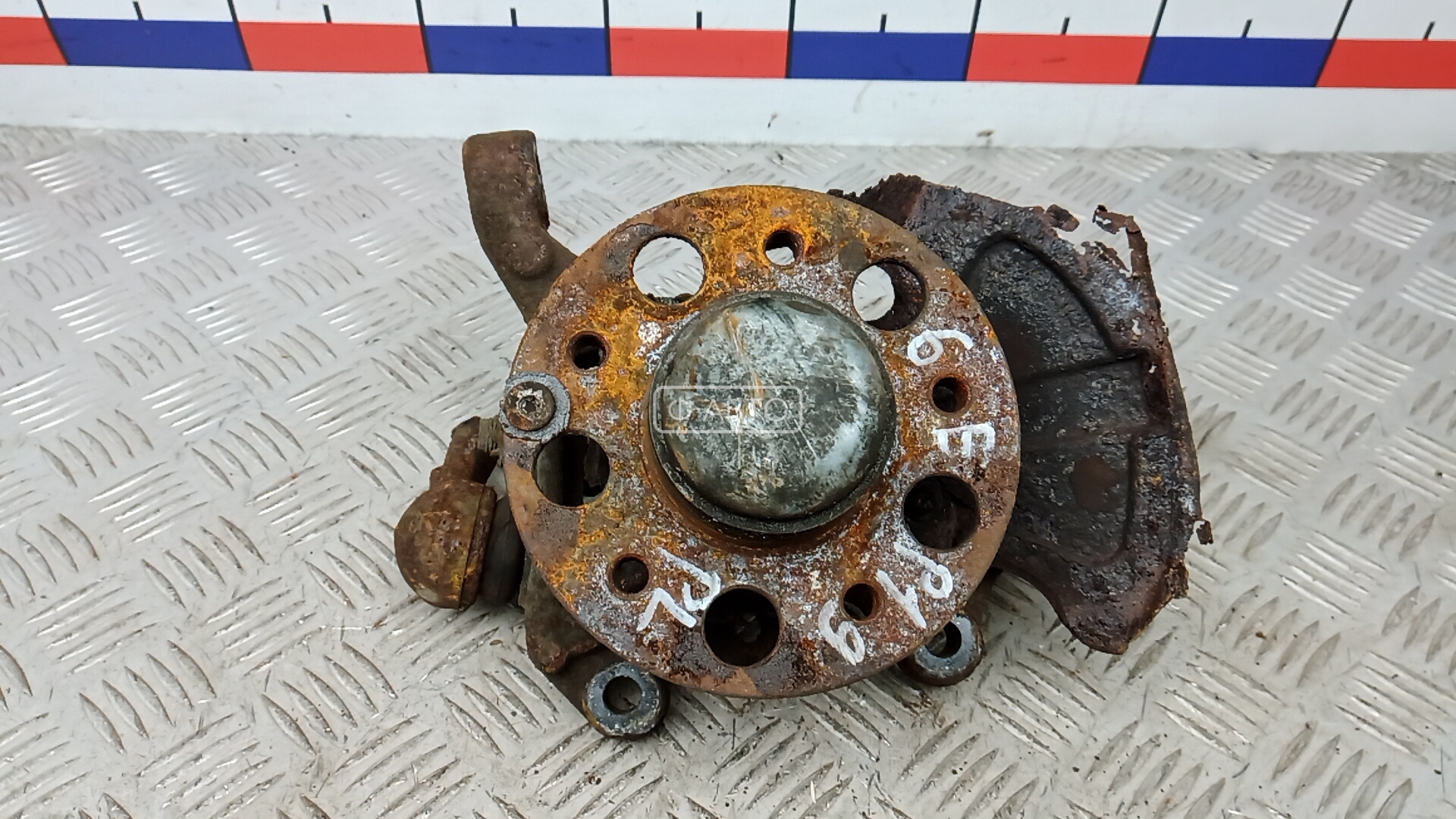 Ступица передняя левая