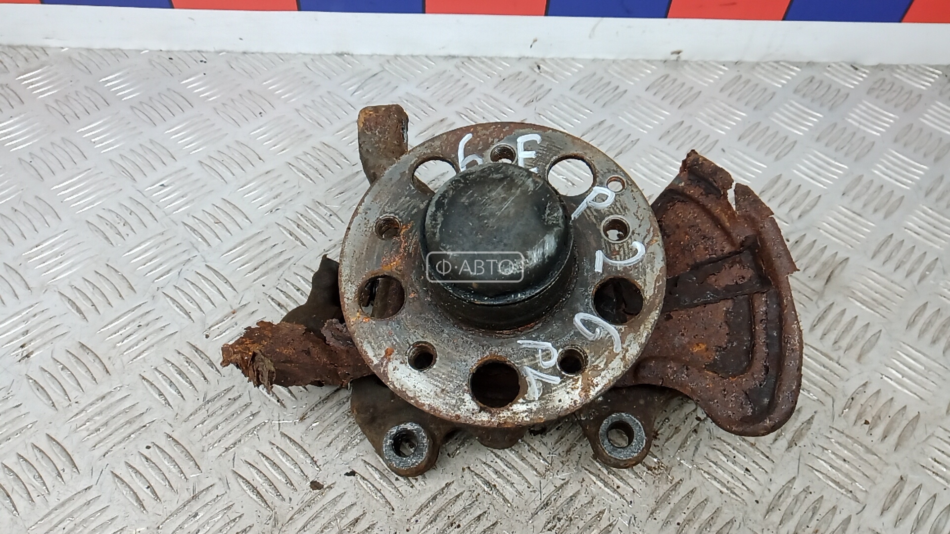 Ступица передняя левая