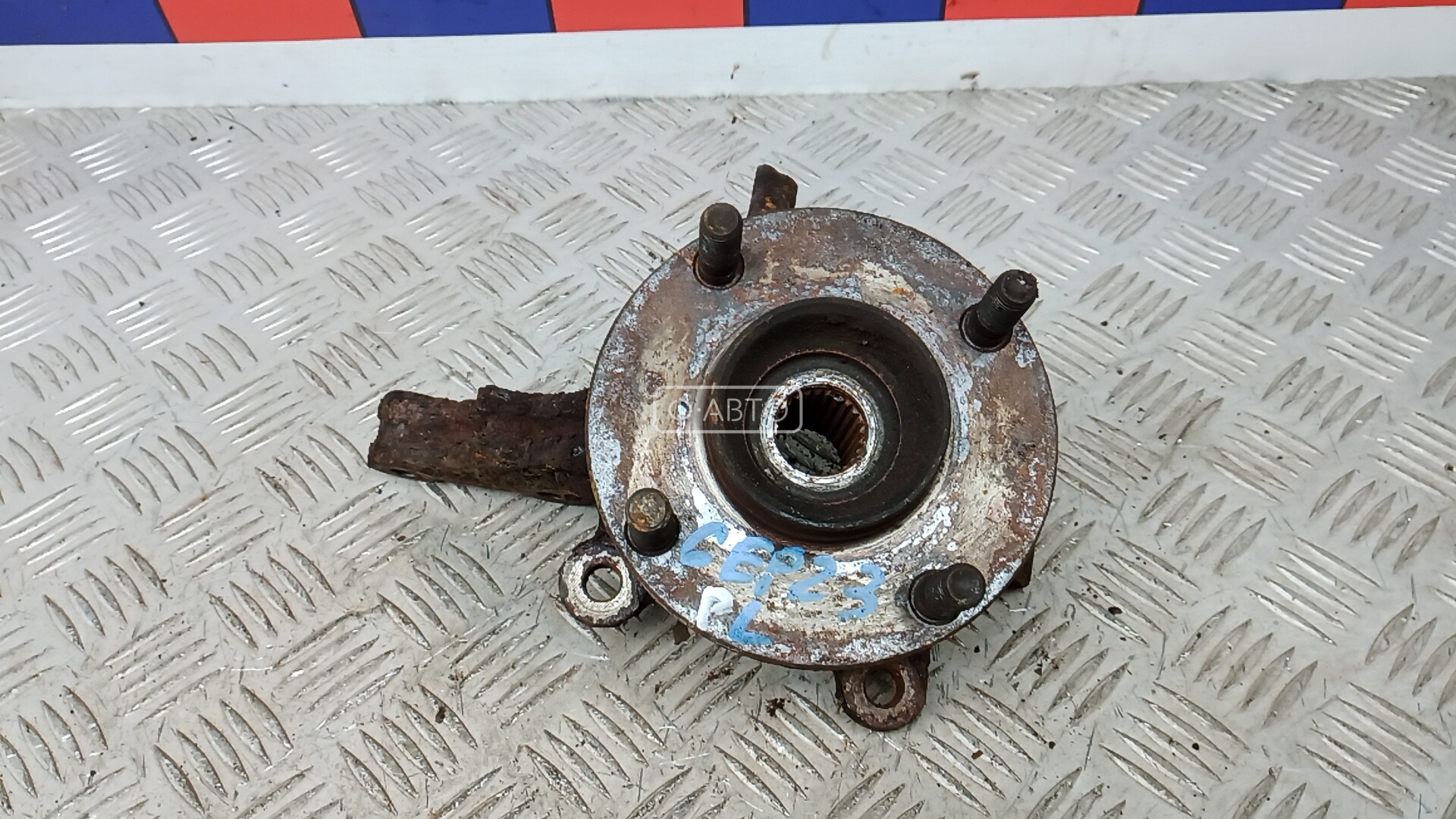 Ступица передняя левая