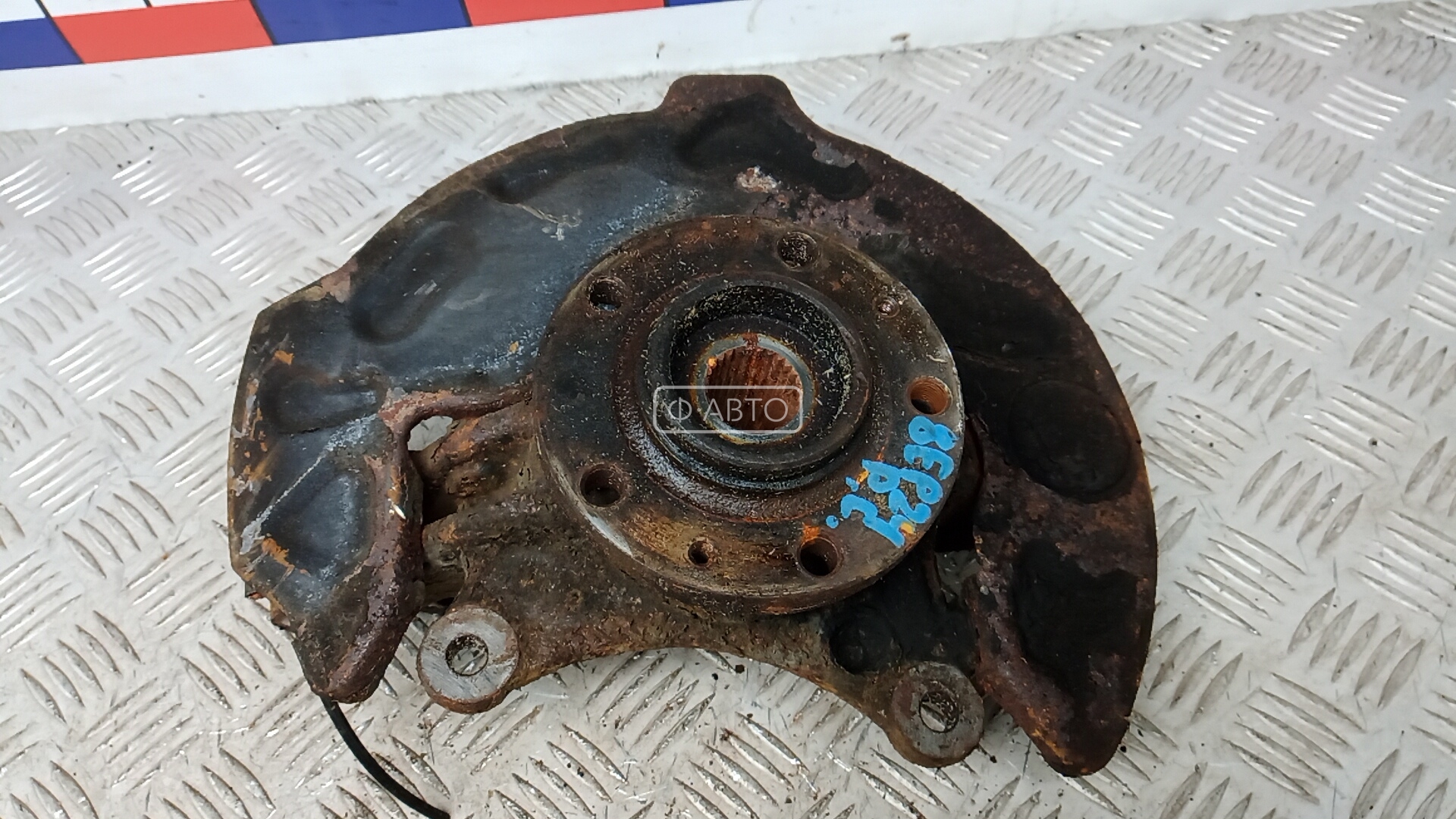 Ступица передняя левая