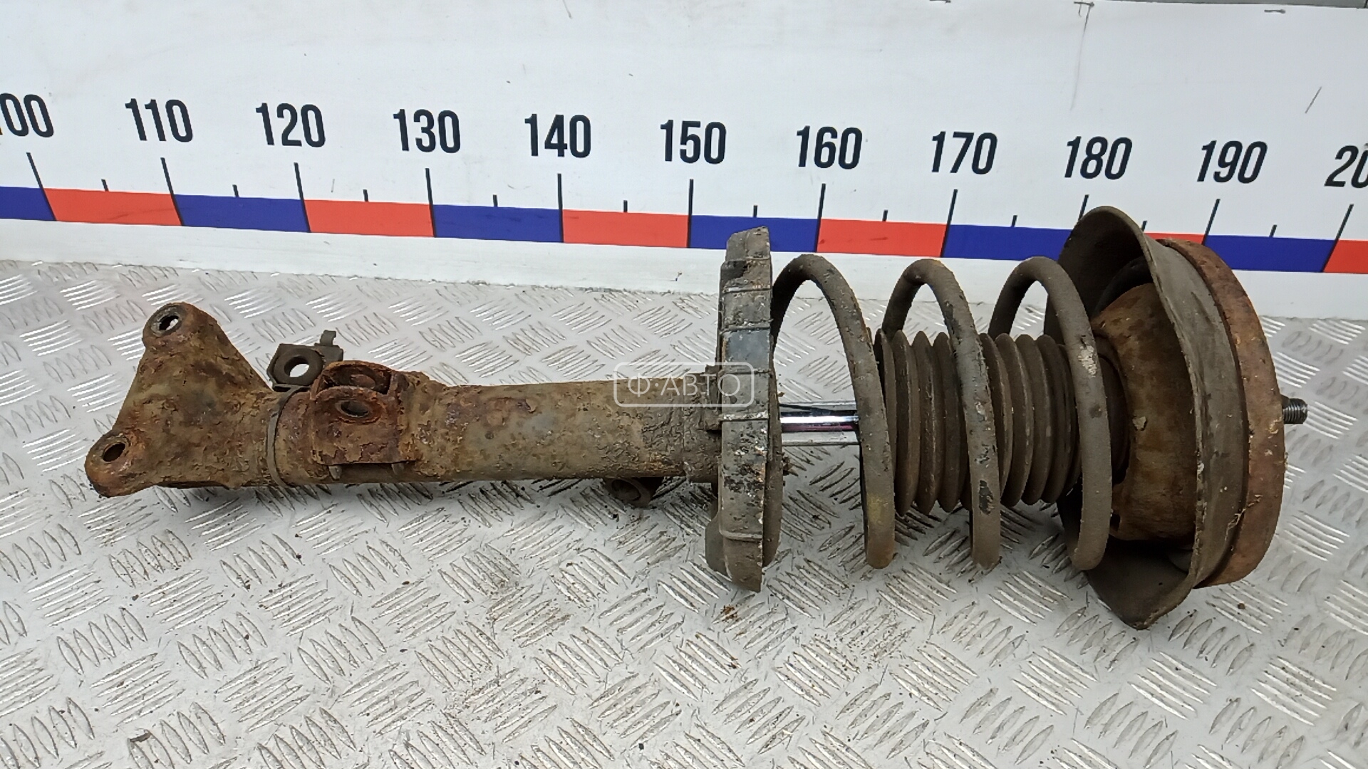 Стойка передняя левая