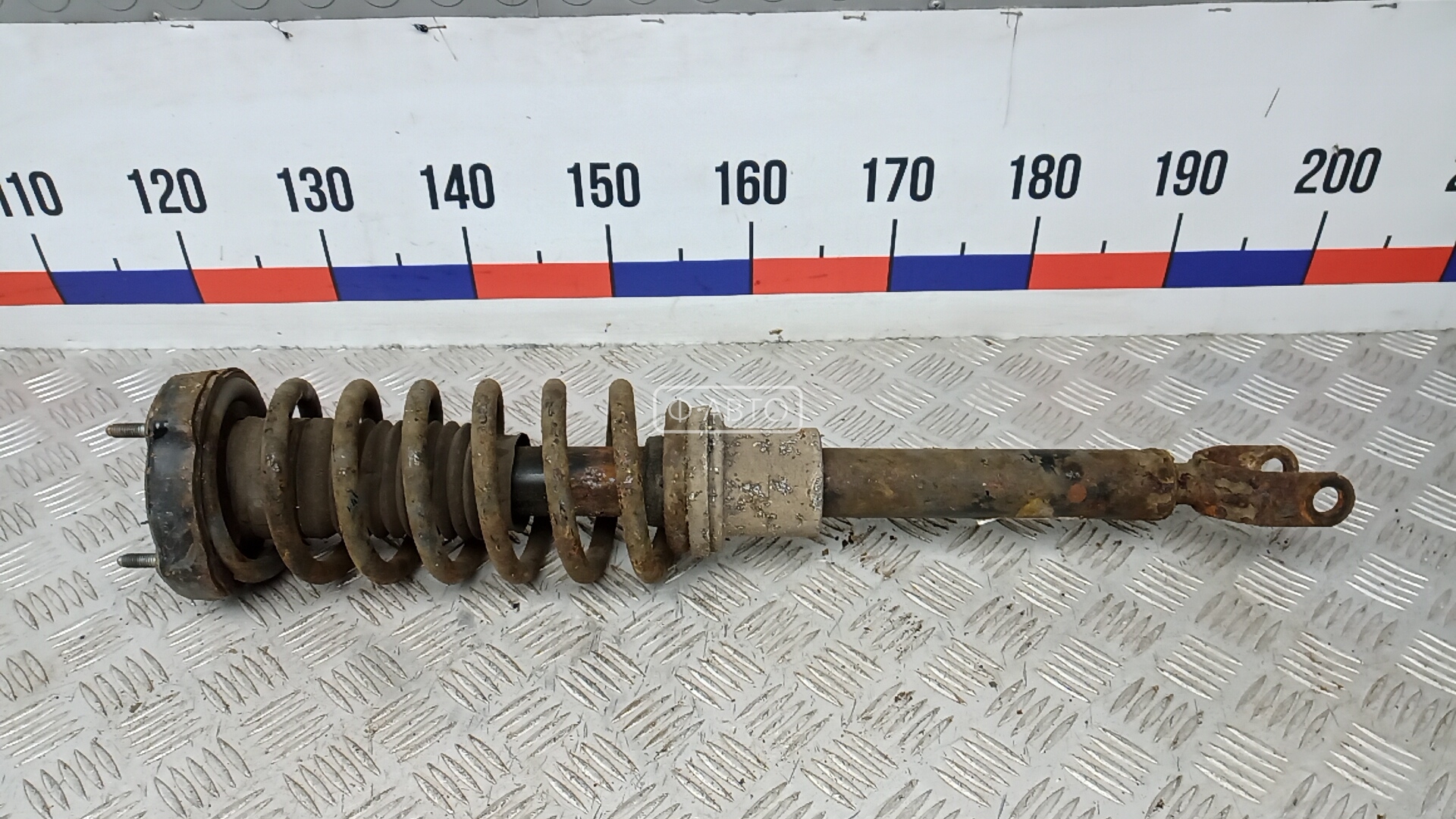 Стойка передняя правая