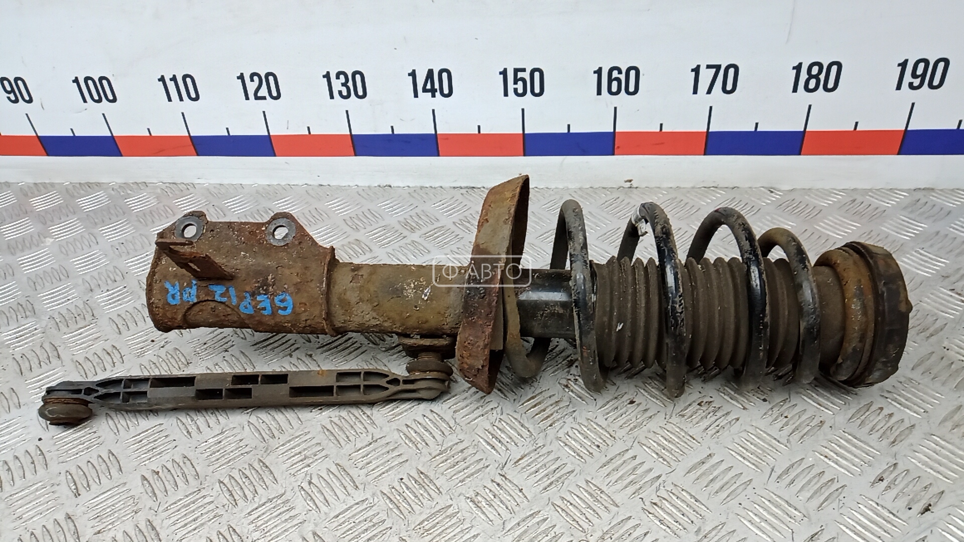 Стойка передняя правая