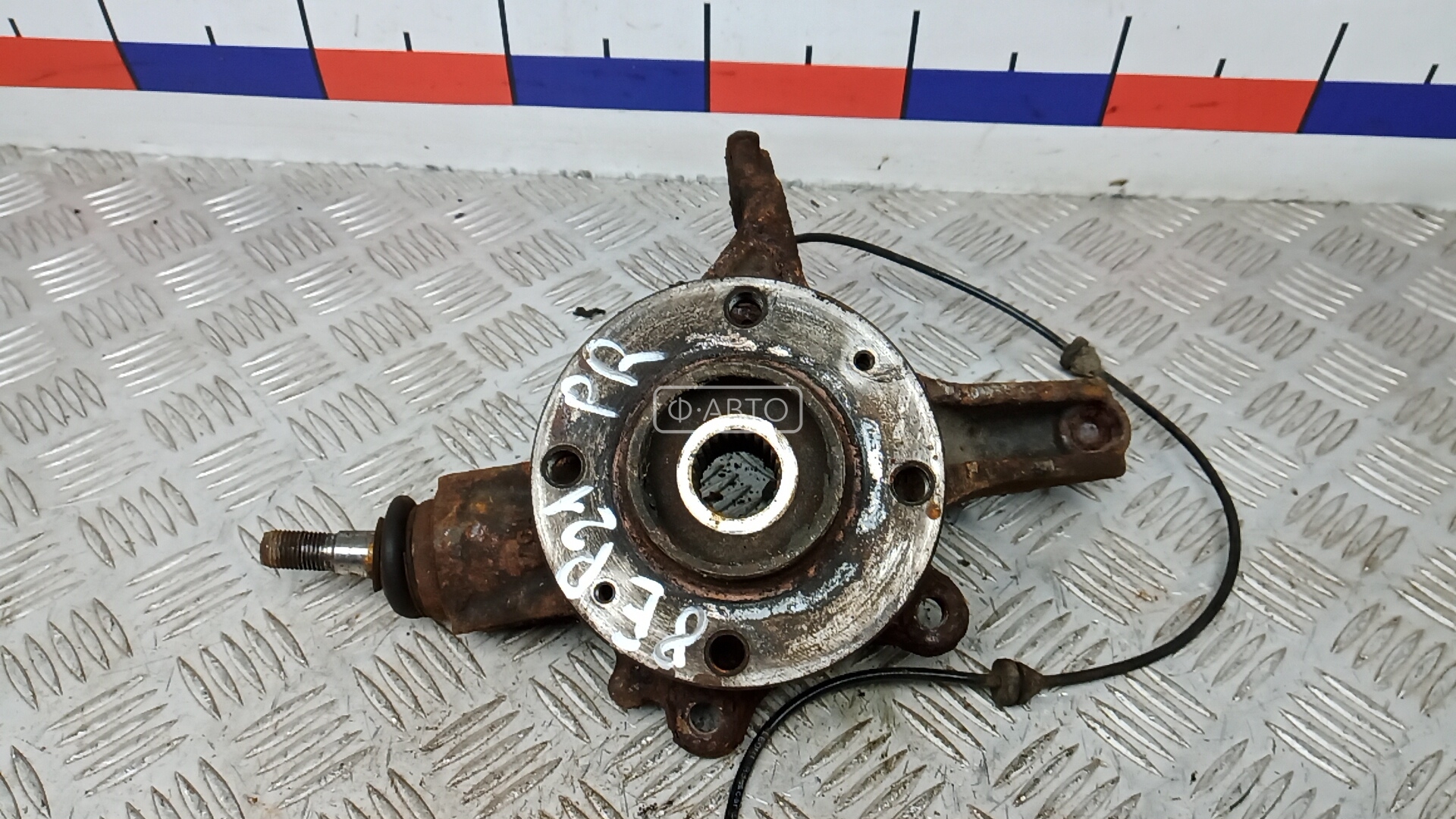 Ступица передняя правая PEUGEOT 308 1