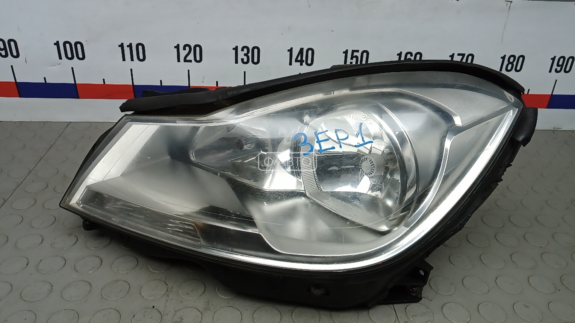 Фара левая