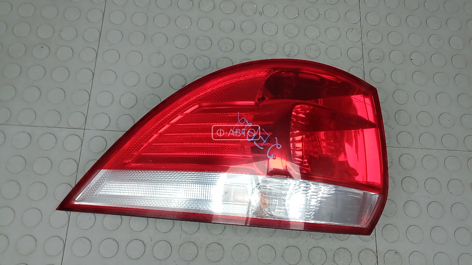 Фонарь задний левый