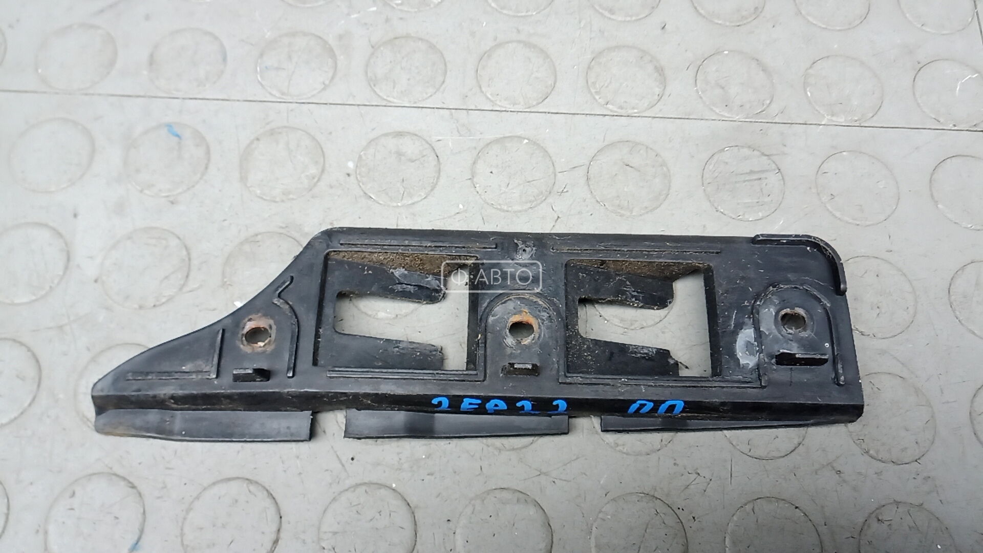 Крепление бампера переднее
