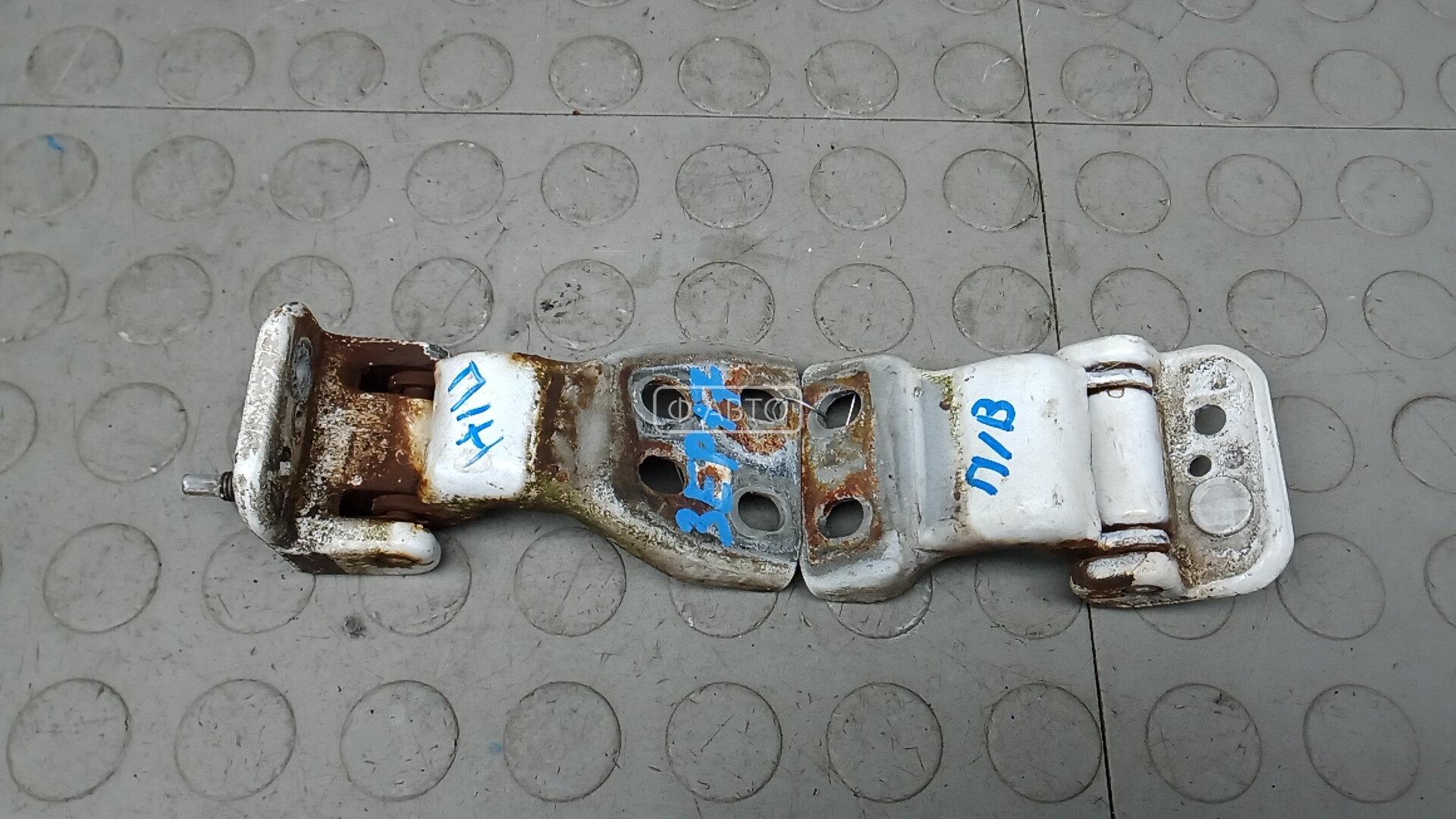 Петля двери распашной правой