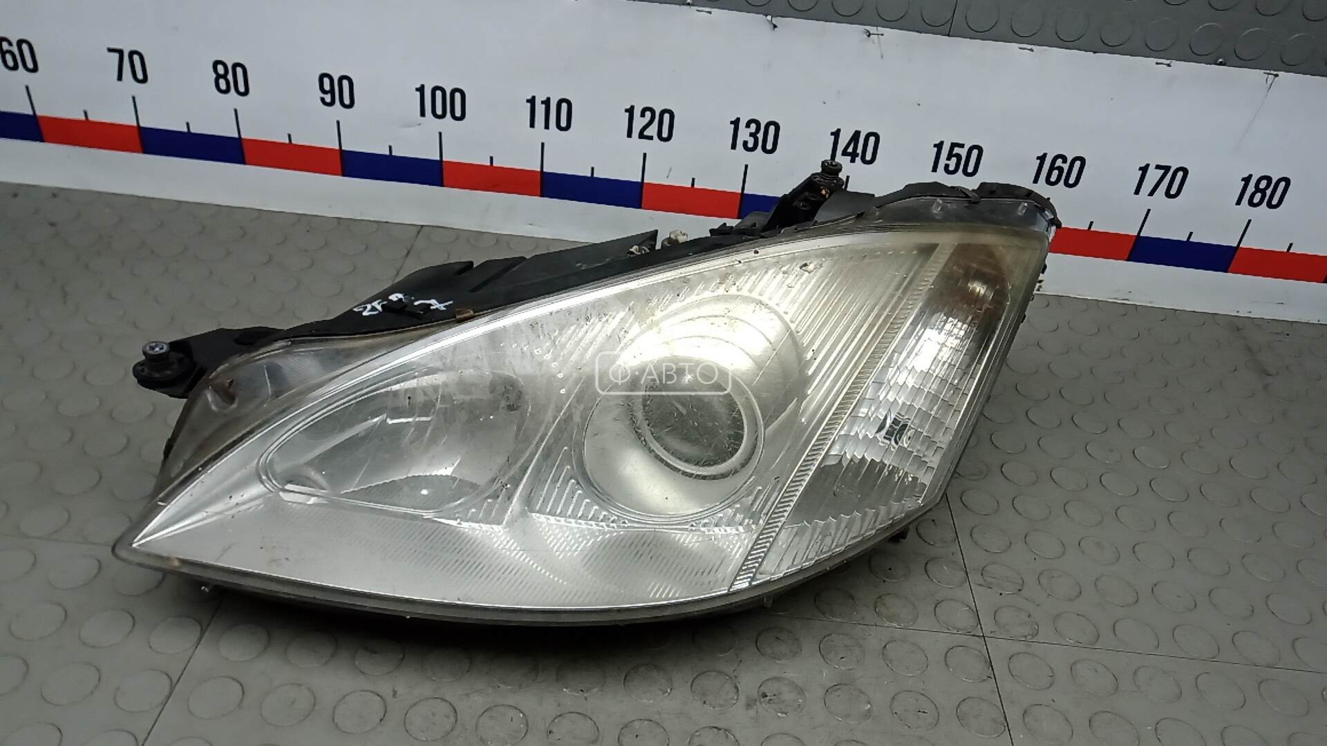 Фара левая