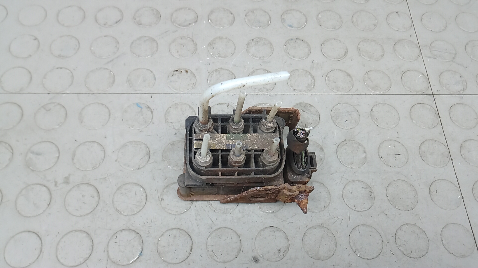 Клапан пневмоподвески MERCEDES BENZ S-CLASS W221