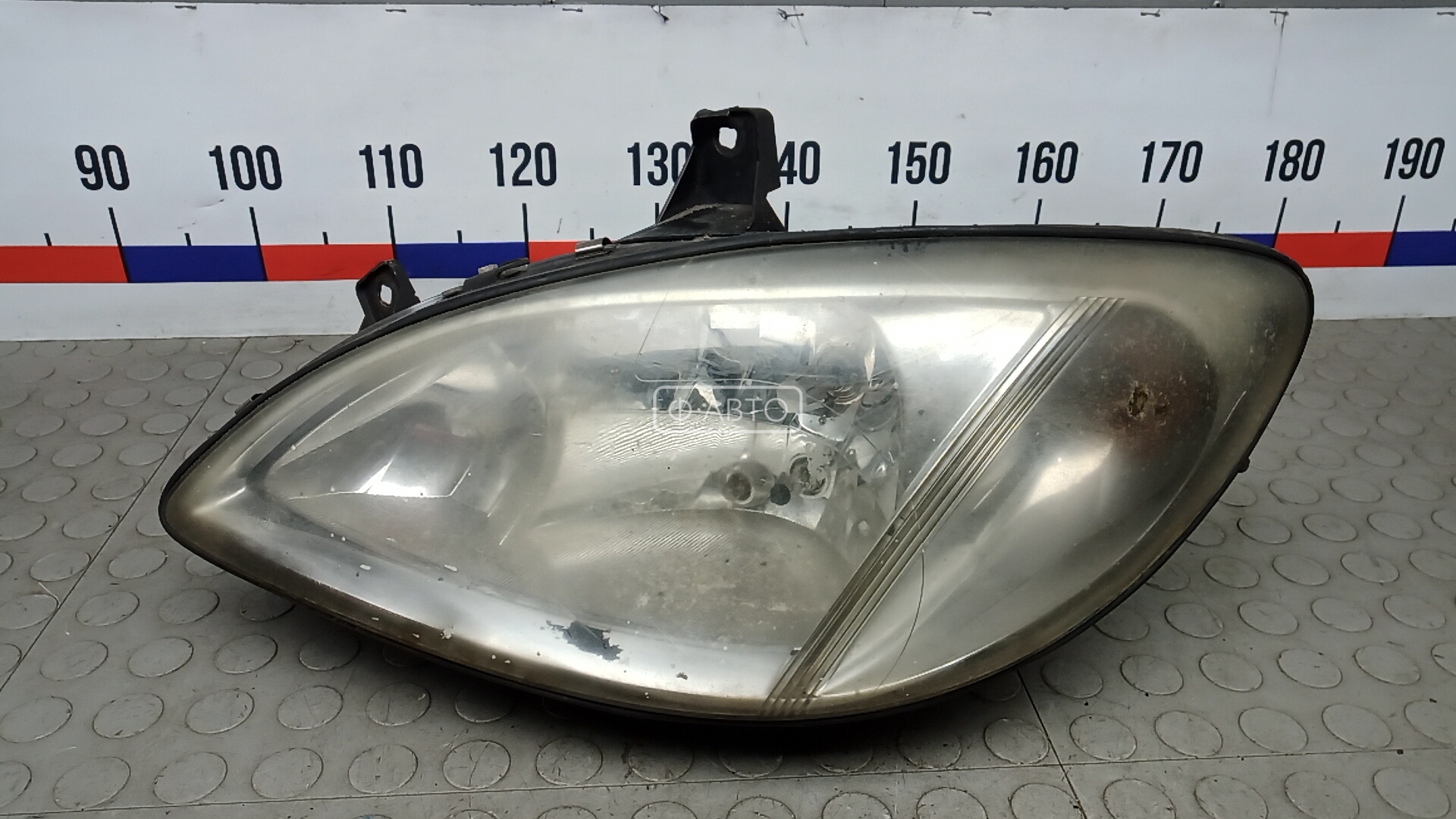 Фара левая