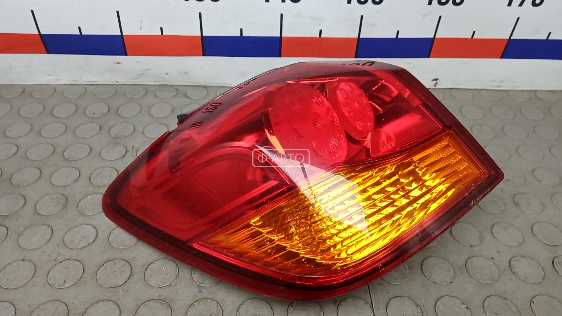 Фонарь задний левый