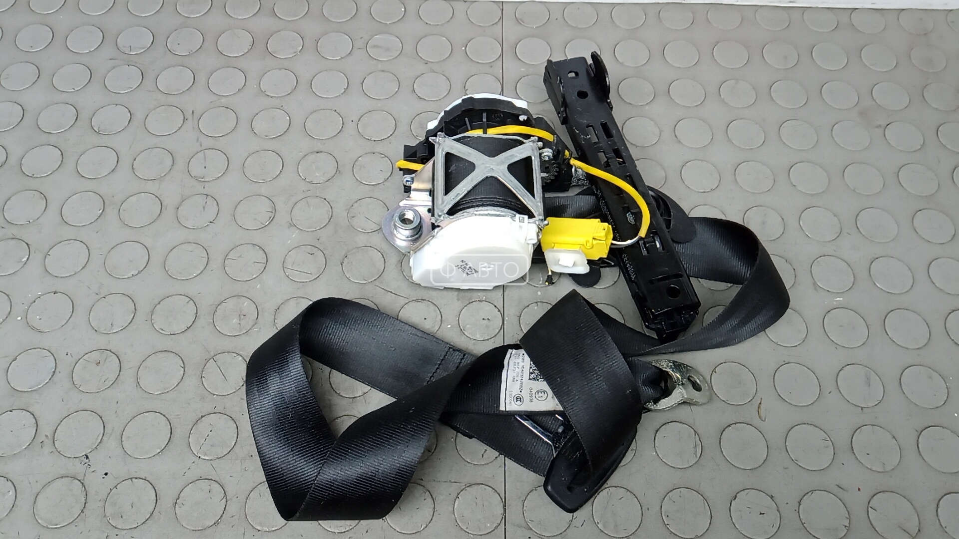 Ремень безопасности с пиропатроном сиденья переднего